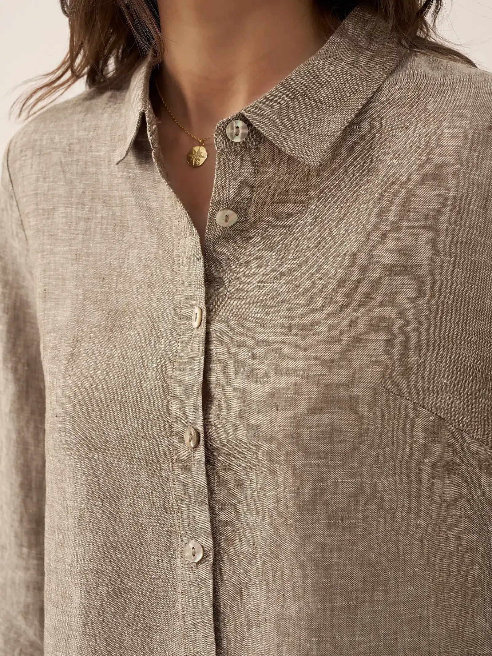 LINTICO 100% Linen Buttoned Closure Color-Blocked Shirt JANICE — comparison shot