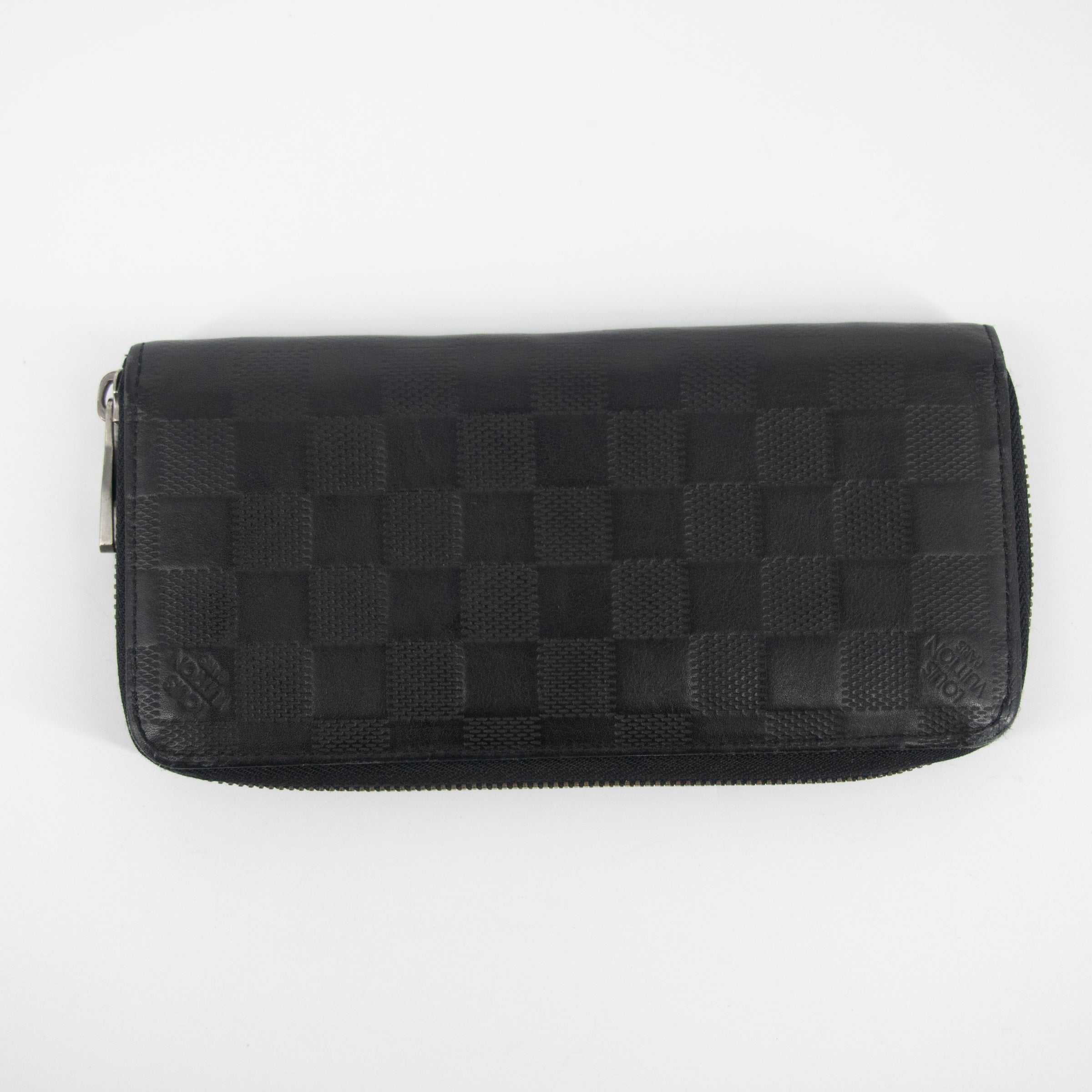Bolt Boutique Louis Vuitton Black Damier Infini Vertical Zippy Wallet #2267 — detail close-up