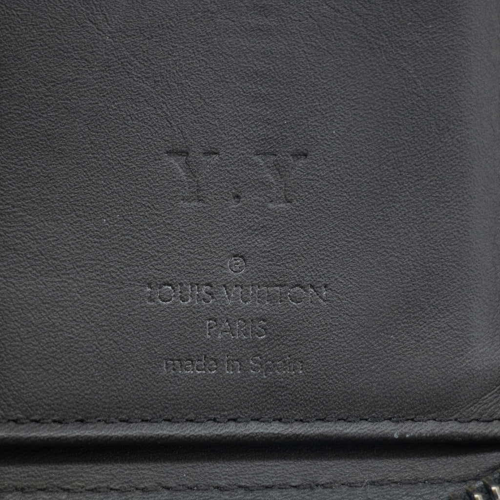 Bolt Boutique Louis Vuitton Black Damier Infini Vertical Zippy Wallet #2267 — alternative angle