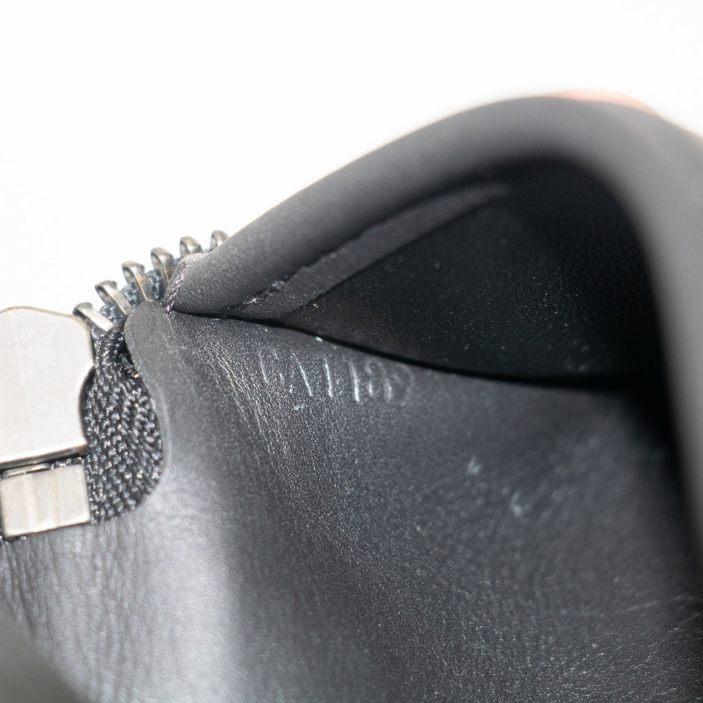 Bolt Boutique Louis Vuitton Black Damier Infini Vertical Zippy Wallet #2267 — color detail