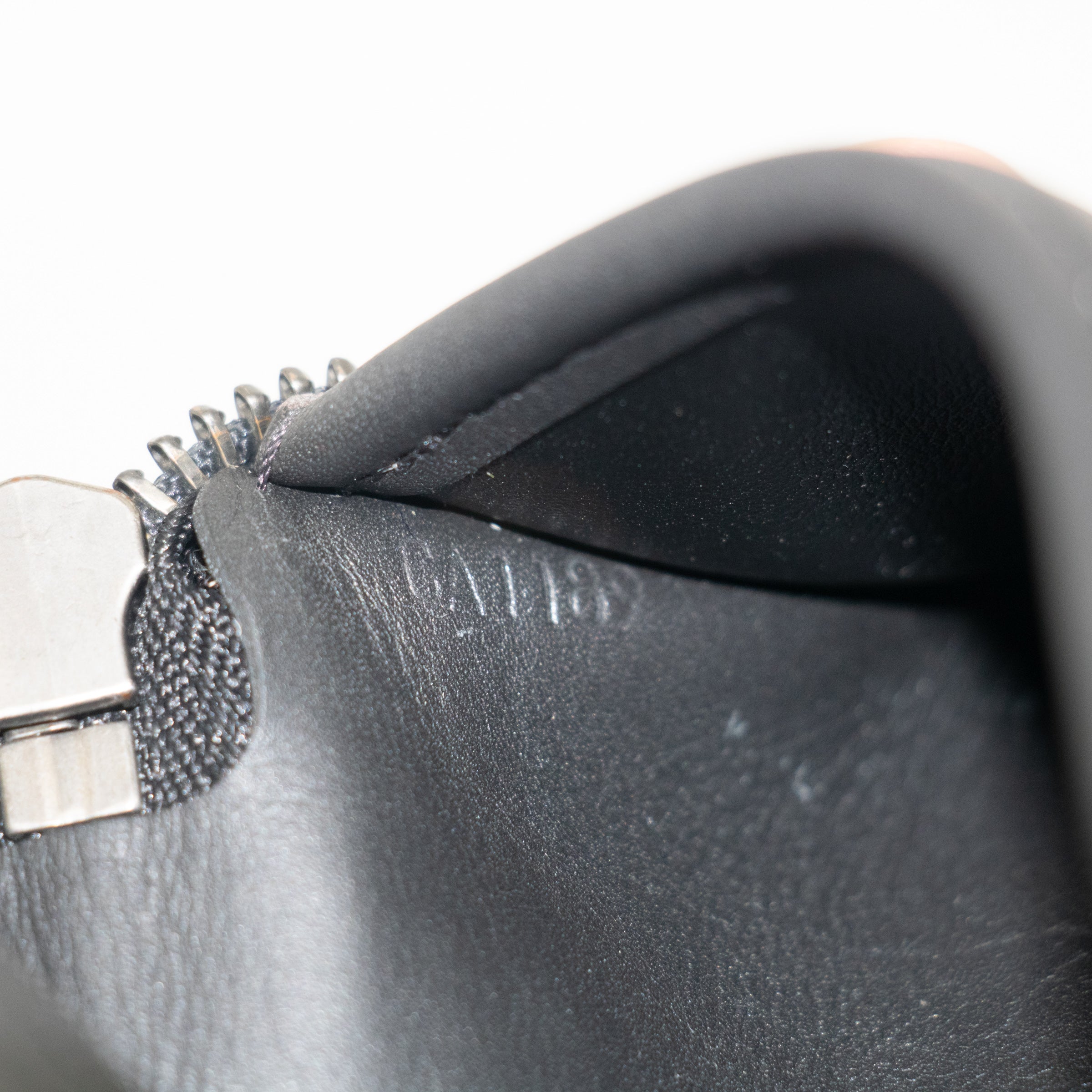 Bolt Boutique Louis Vuitton Black Damier Infini Vertical Zippy Wallet #2267 — color detail