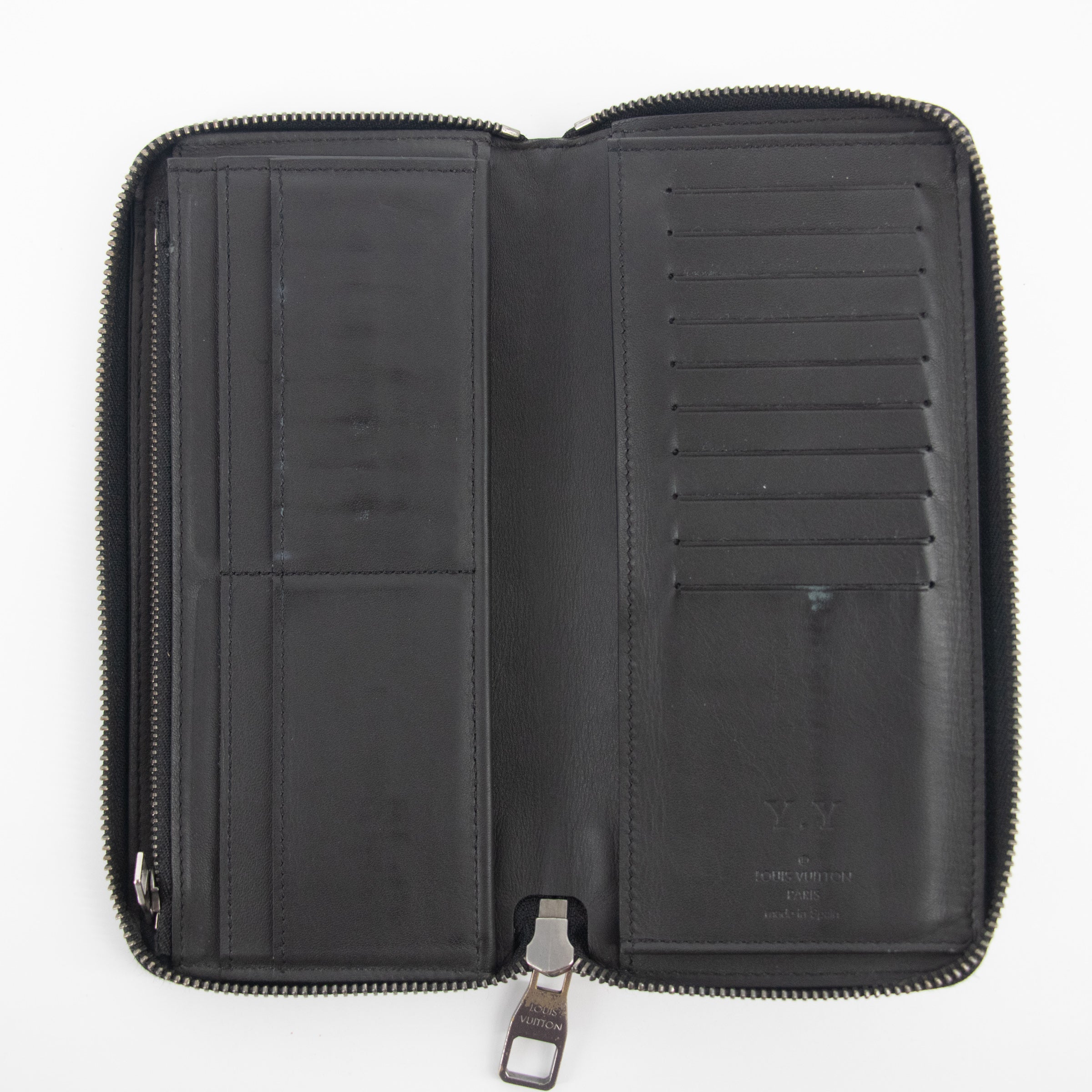Bolt Boutique Louis Vuitton Black Damier Infini Vertical Zippy Wallet #2267 — in-use photo
