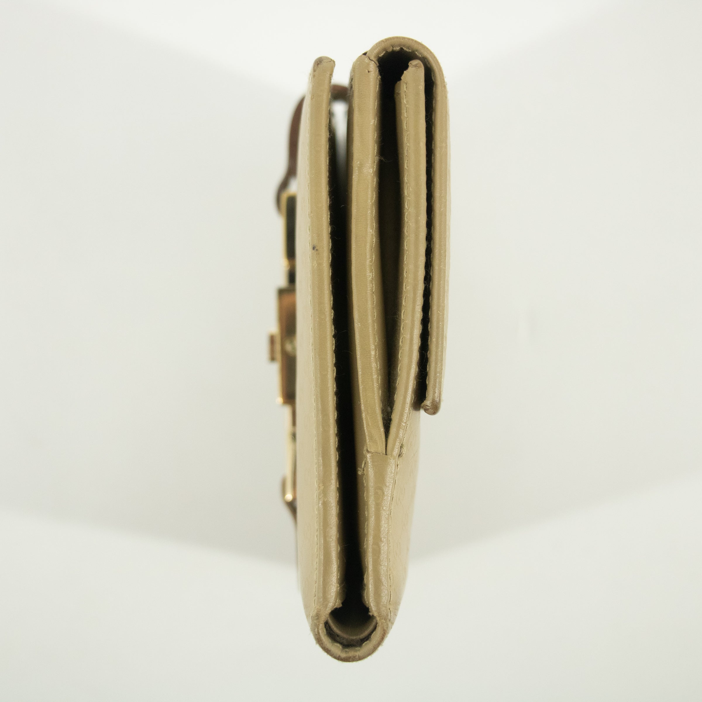 Bolt Boutique Gucci Beige Jackie Micro Guccisima Leather Compact Wallet  #2390 — lifestyle context