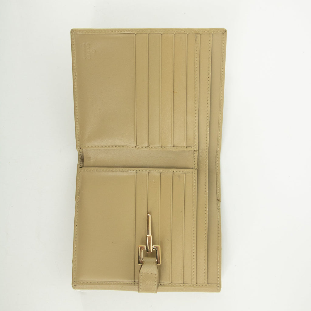 Bolt Boutique Gucci Beige Jackie Micro Guccisima Leather Compact Wallet  #2390 — in-use photo