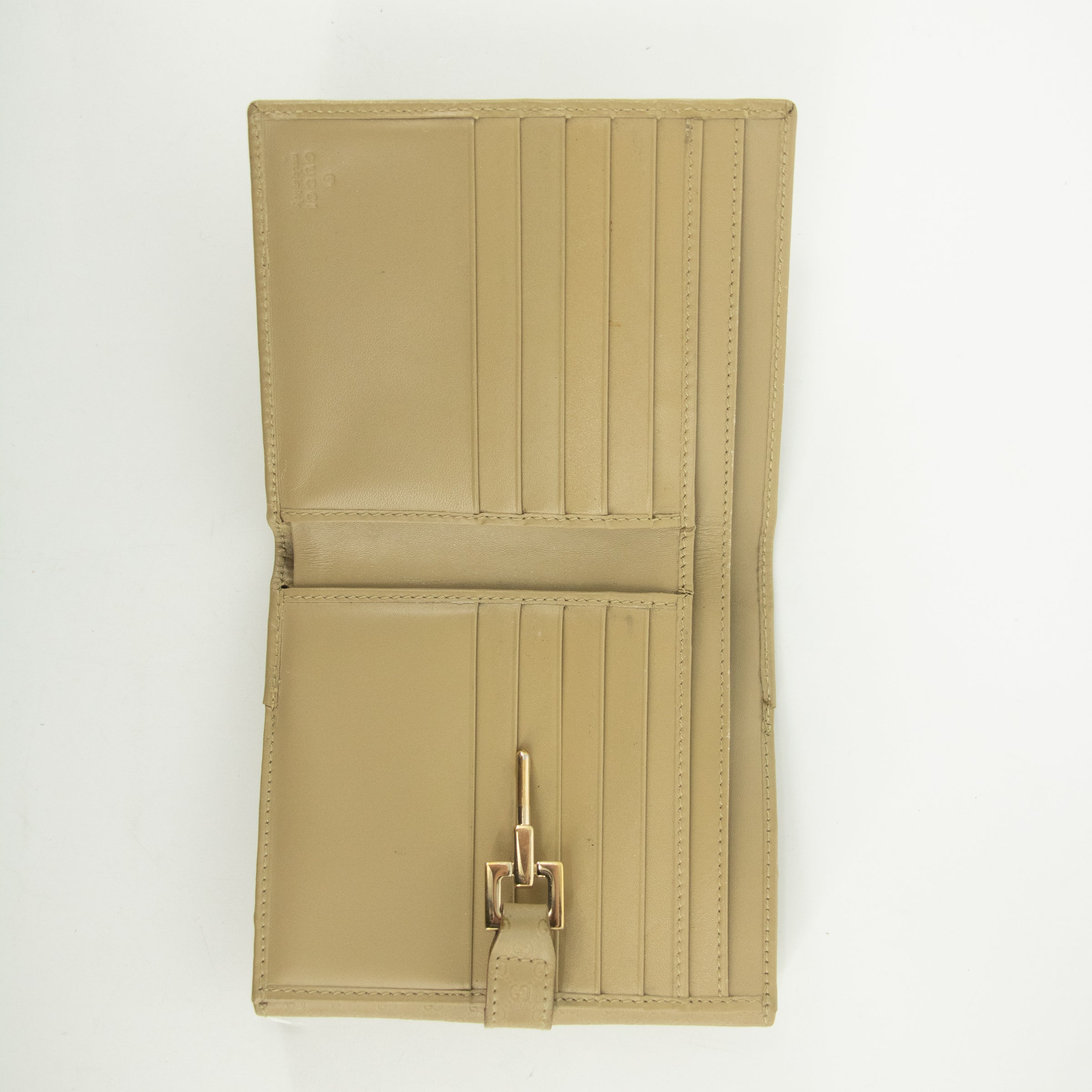 Bolt Boutique Gucci Beige Jackie Micro Guccisima Leather Compact Wallet  #2390 — in-use photo
