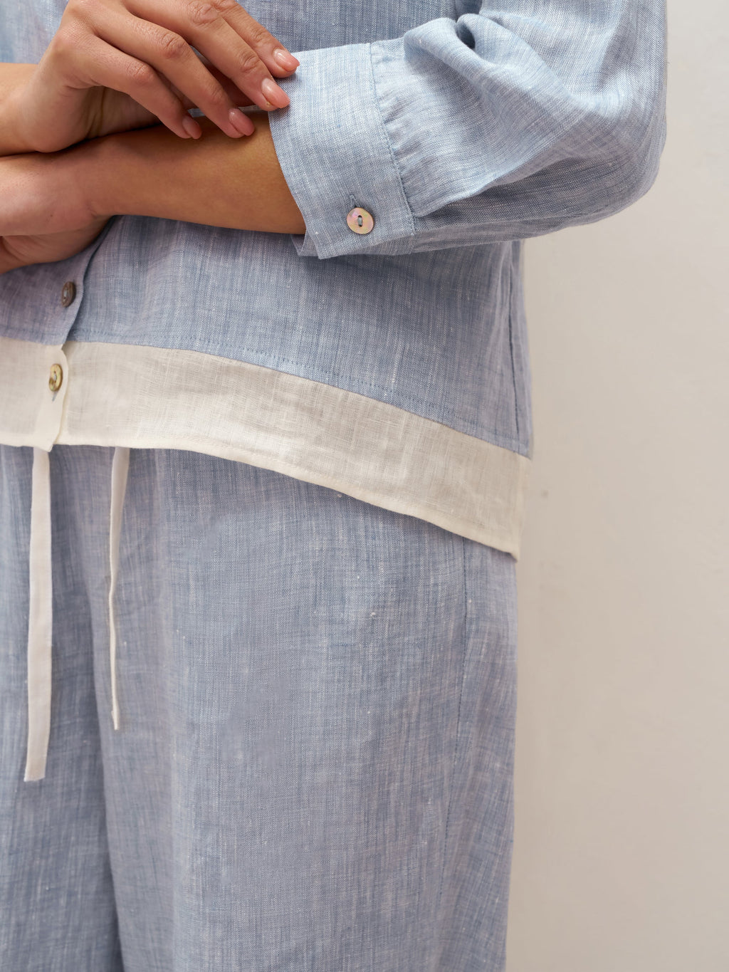 LINTICO 100% Linen Buttoned Closure Color-Blocked Shirt JANICE — comparison shot