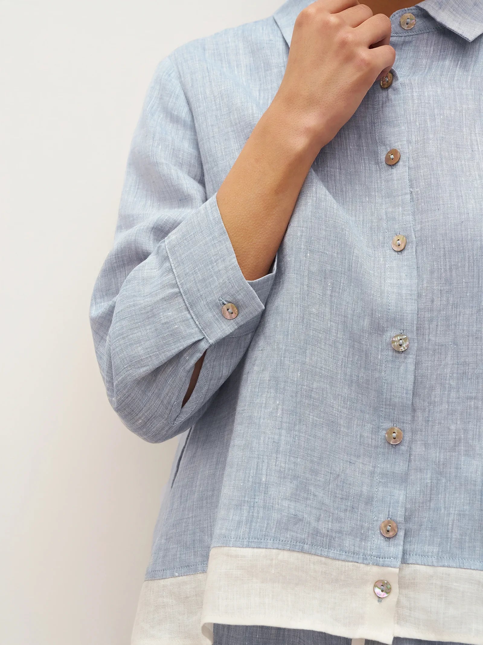 LINTICO 100% Linen Buttoned Closure Color-Blocked Shirt JANICE — detail shot 10