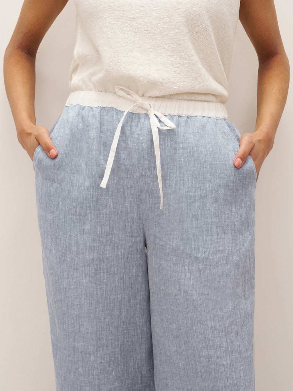 LINTICO 100% Linen Elastic Waist Straight-Leg Trousers JOURDAN — feature highlight