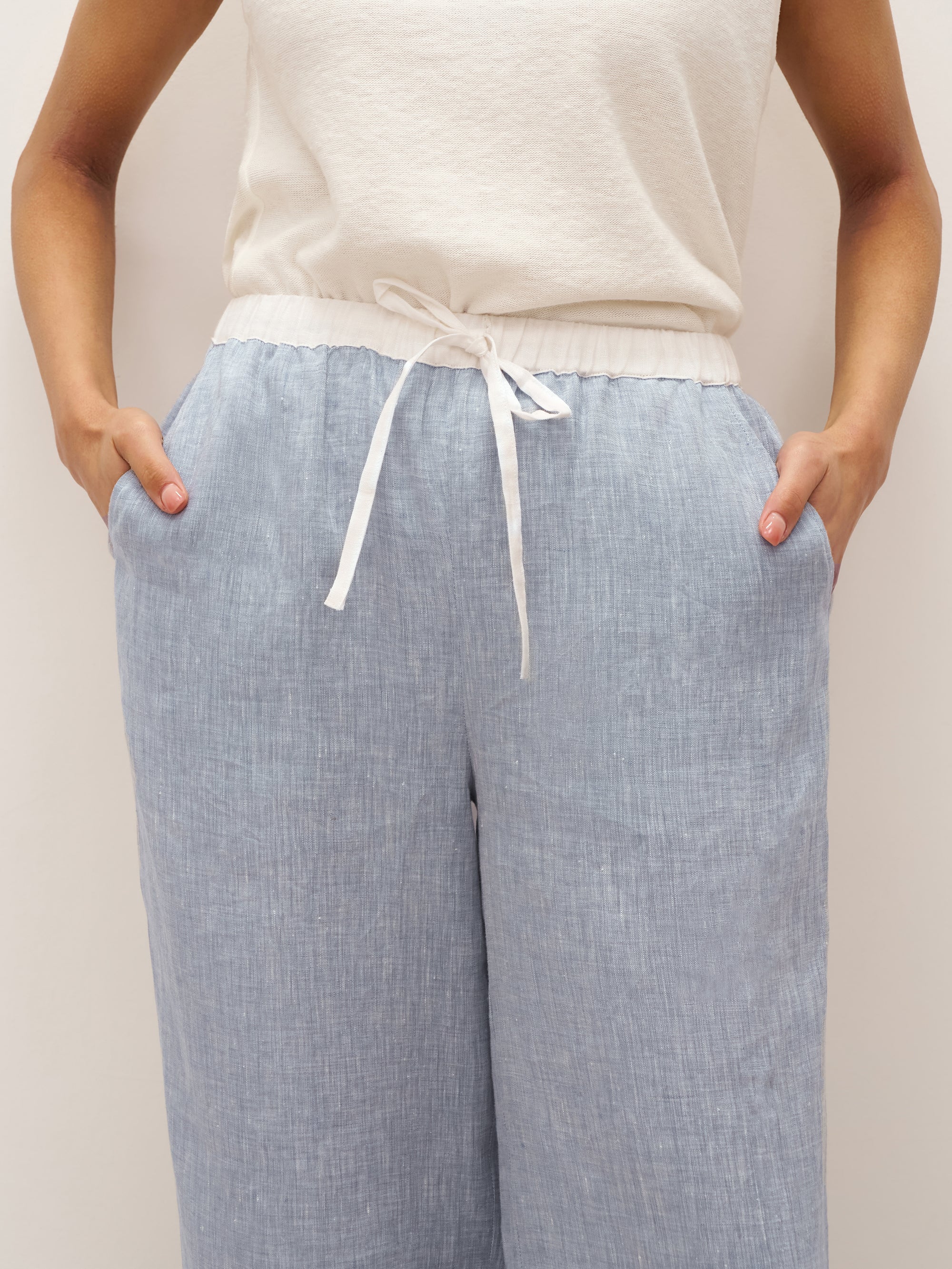 LINTICO 100% Linen Elastic Waist Straight-Leg Trousers JOURDAN — feature highlight