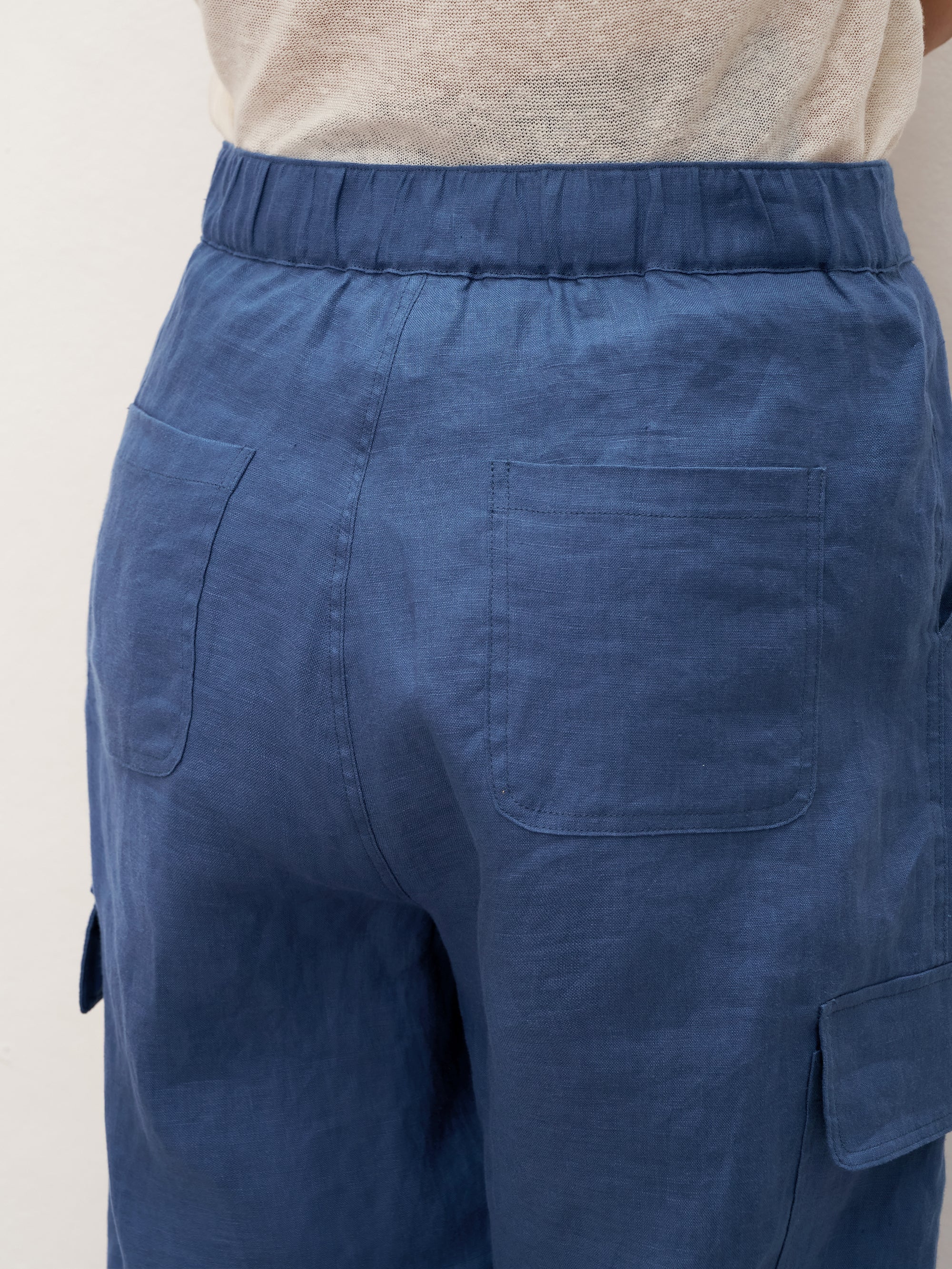 LINTICO 100% Linen Cargo Tapered Trousers with Patch Pockets JESSE — detail shot 9