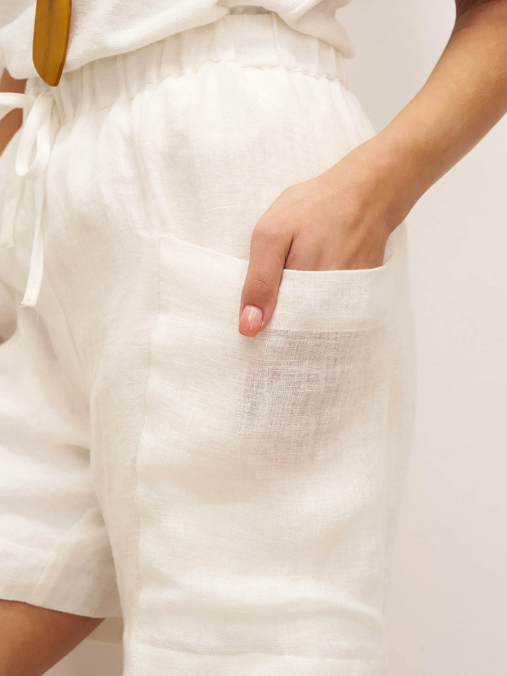 LINTICO 100% Linen Elastic Waist Drawstring Shorts with Pockets DELILAH — detail shot 6