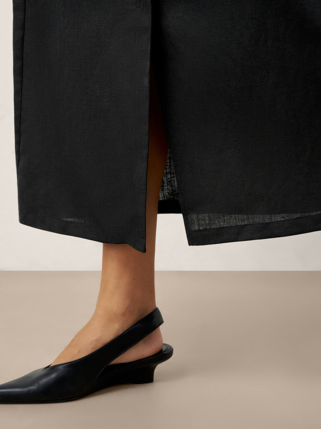 LINTICO Linen-Lyocell Patch Pocket Placket Skirt LYRA — detail shot 8