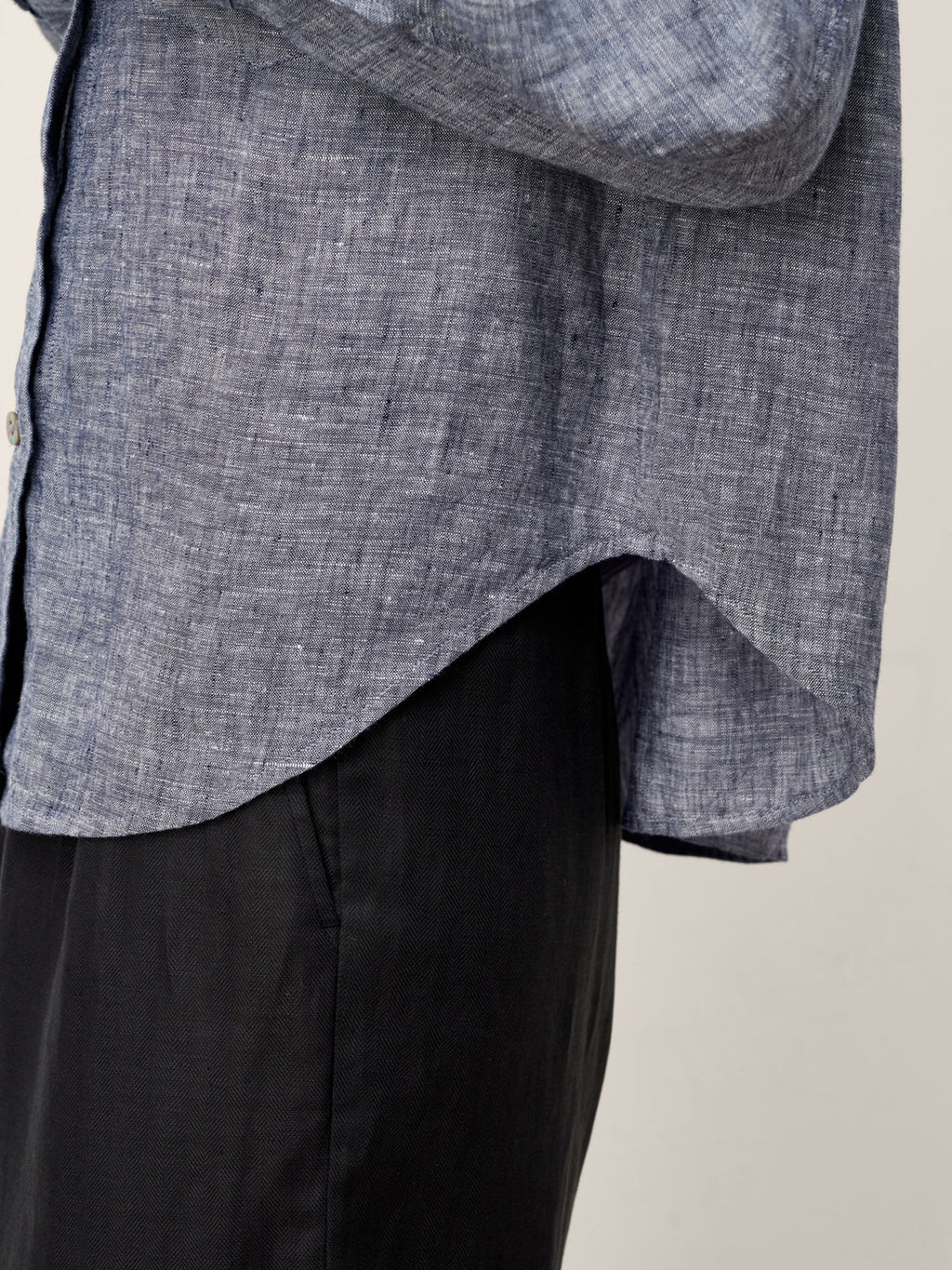 LINTICO 100% Linen Relaxed Drop Shoulder Pocket Shirt ASTER — detail shot 8