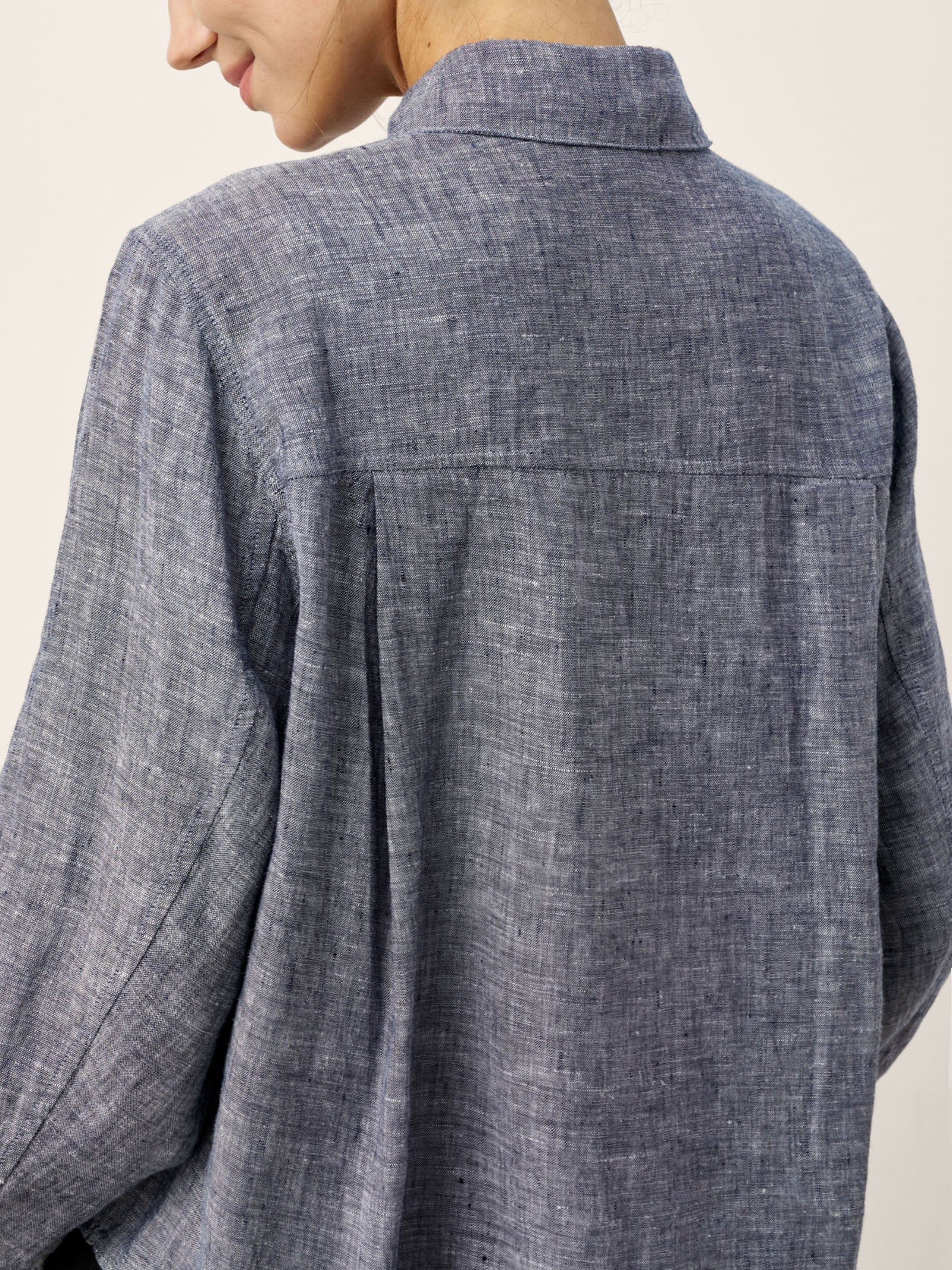 LINTICO 100% Linen Relaxed Drop Shoulder Pocket Shirt ASTER — detail shot 7