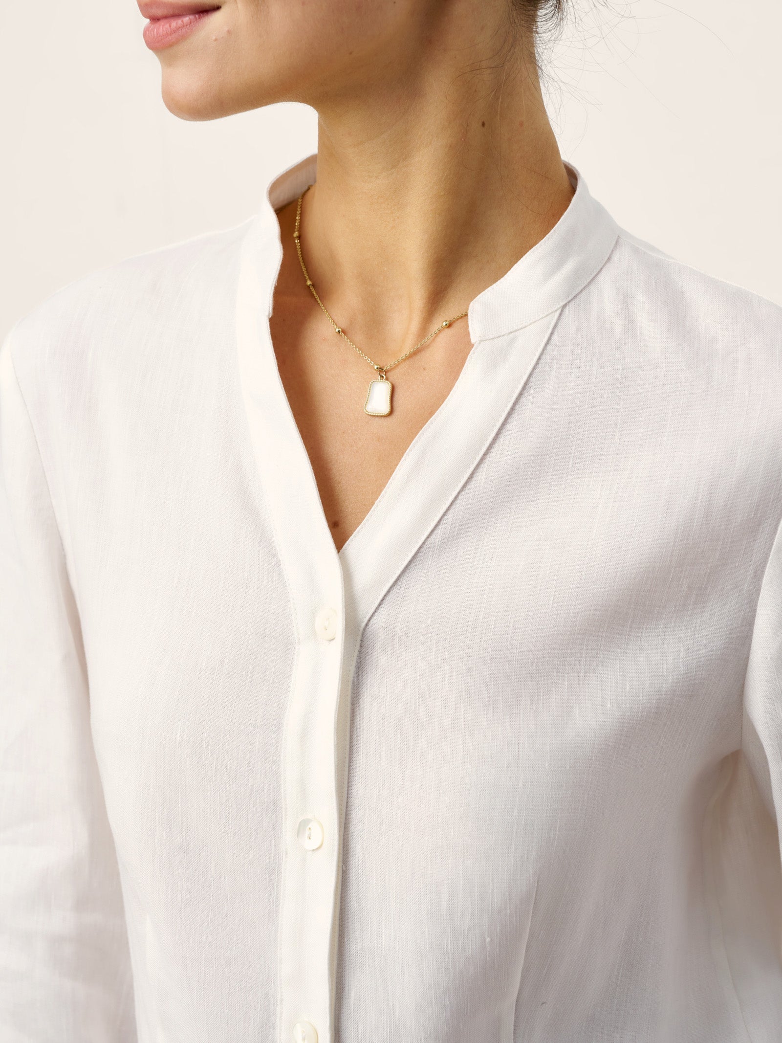 LINTICO Linen-Lyocell Mandarin Collar Fitted Seam Shirt THORA — detail shot 6