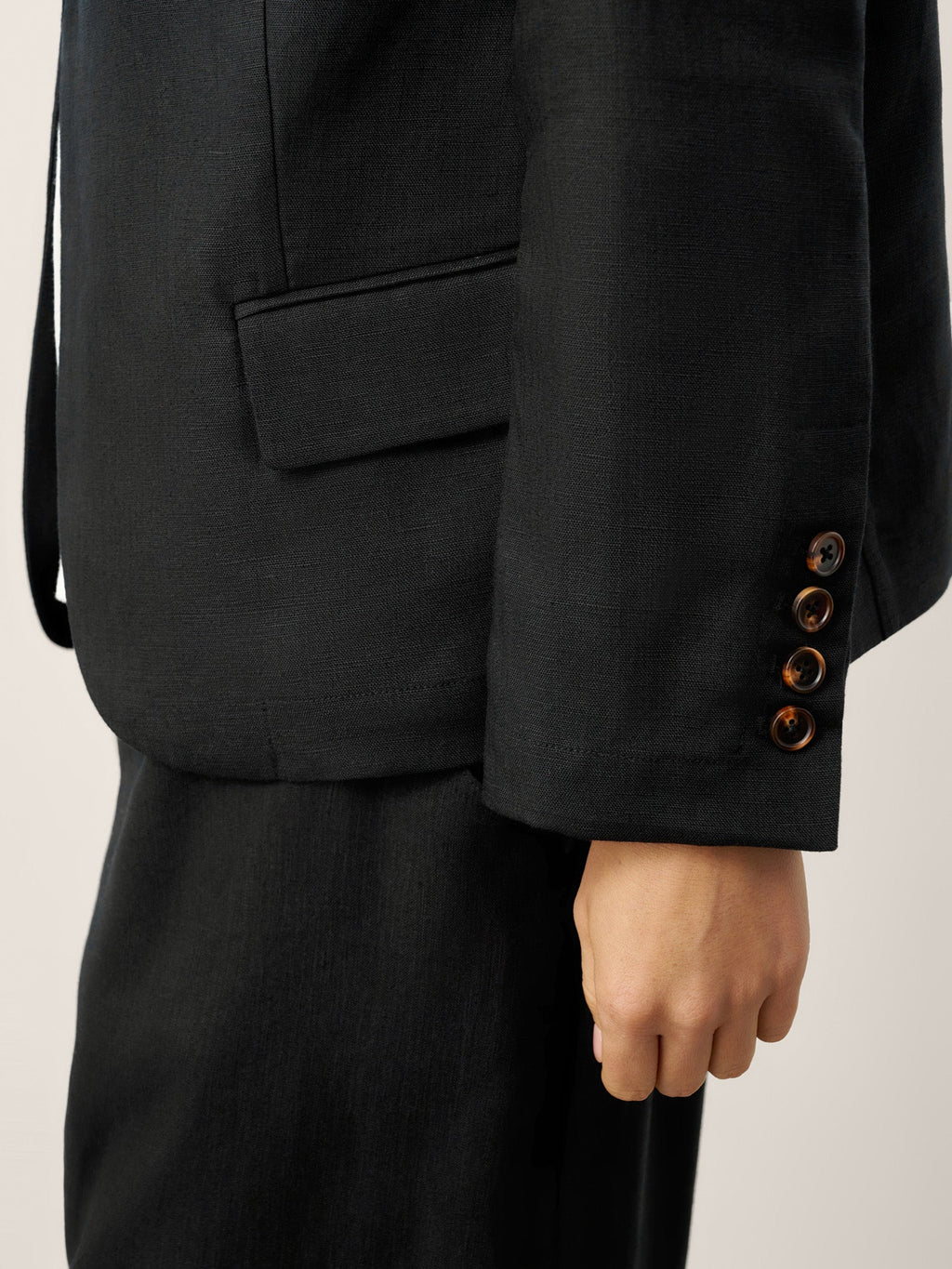 LINTICO Linen-Lyocell Relaxed V-neck Tailored Blazer VERITY — detail shot 8