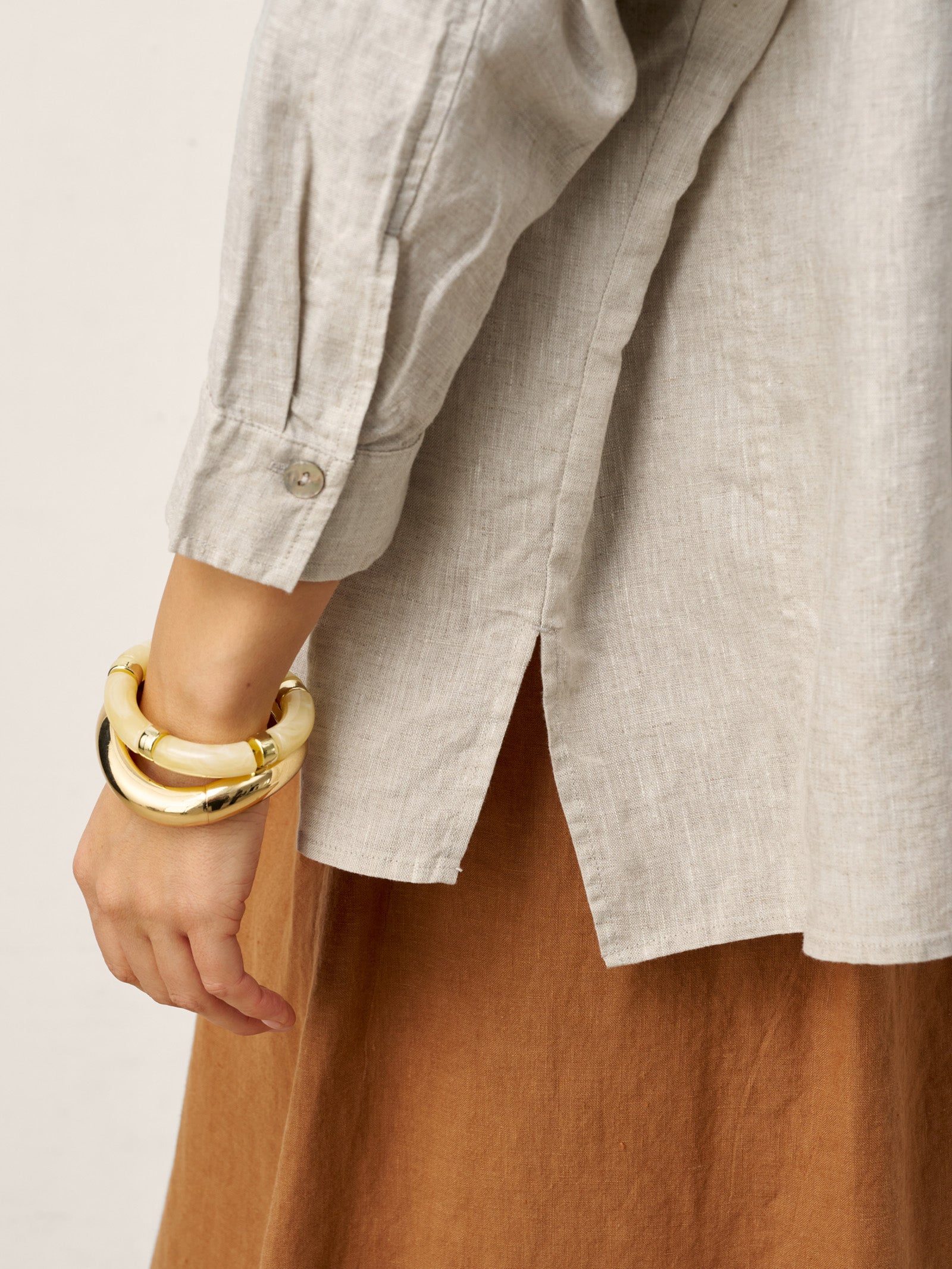 LINTICO 100% Linen Concealed Placket Patch Pocket Shirt FELICITY — detail shot 8