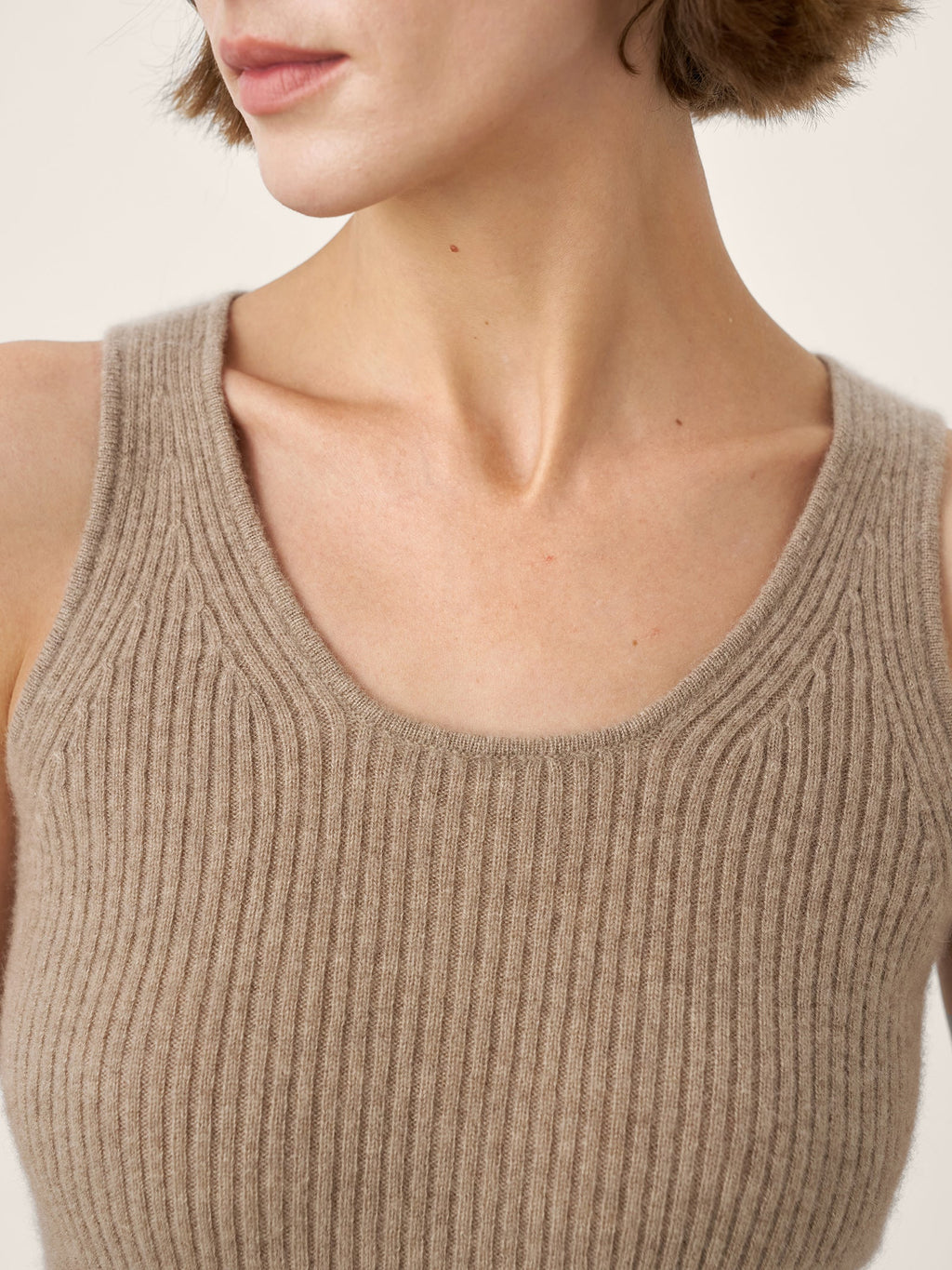 LINTICO 100% Mongolian Cashmere Versatile Crew Neck Tank Top VIVIANA — feature highlight