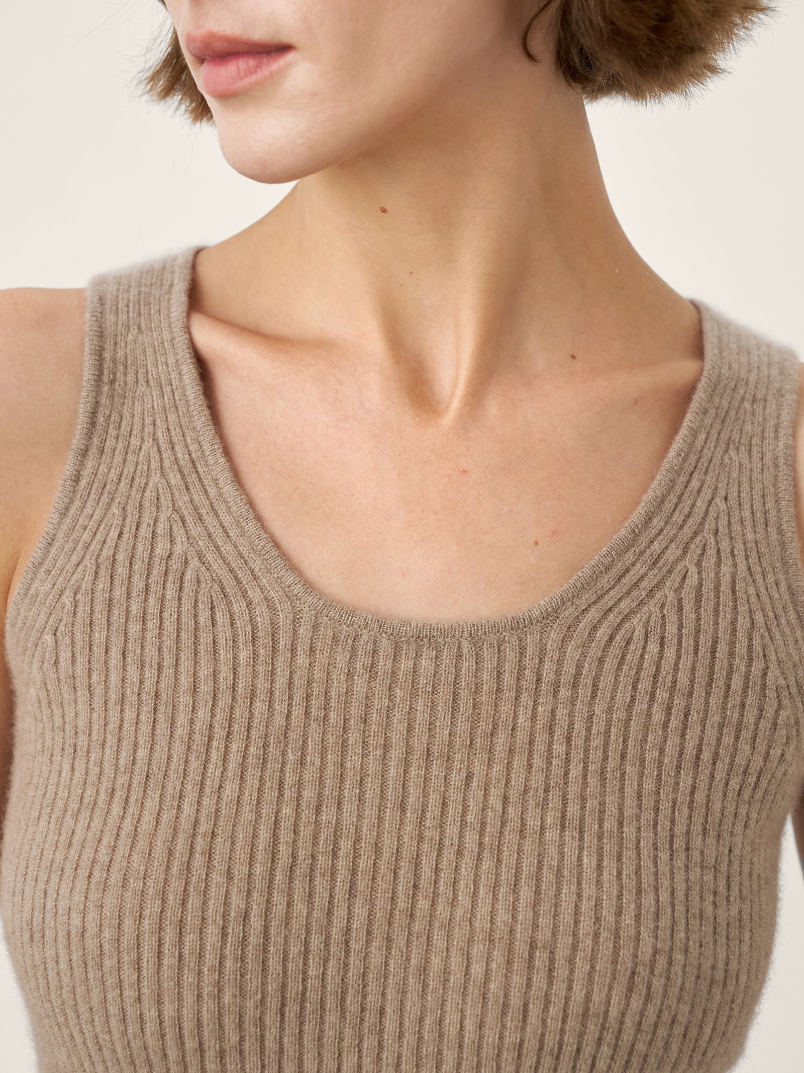 LINTICO 100% Mongolian Cashmere Versatile Crew Neck Tank Top VIVIANA — feature highlight