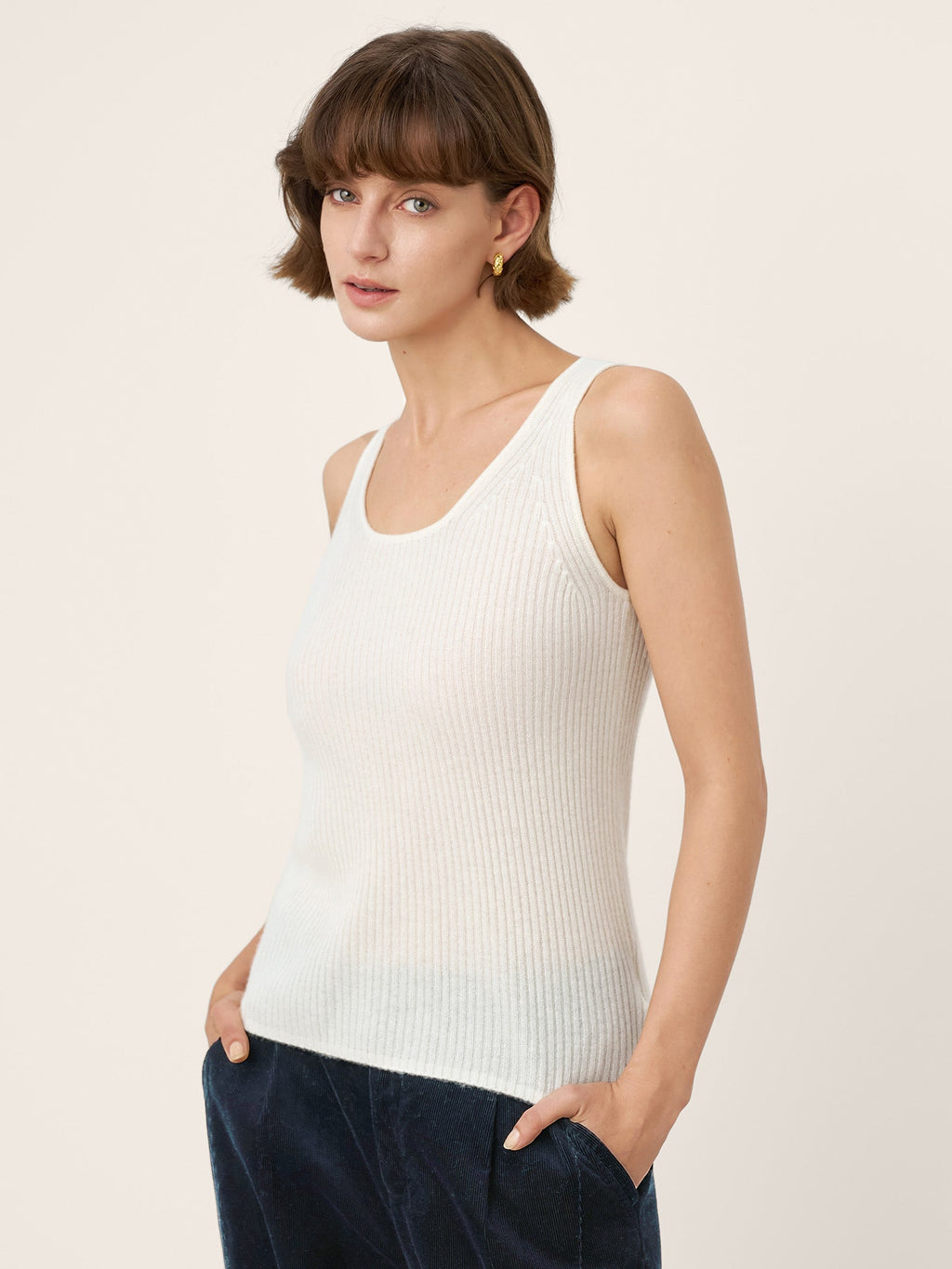 LINTICO 100% Mongolian Cashmere Versatile Crew Neck Tank Top VIVIANA — detail close-up