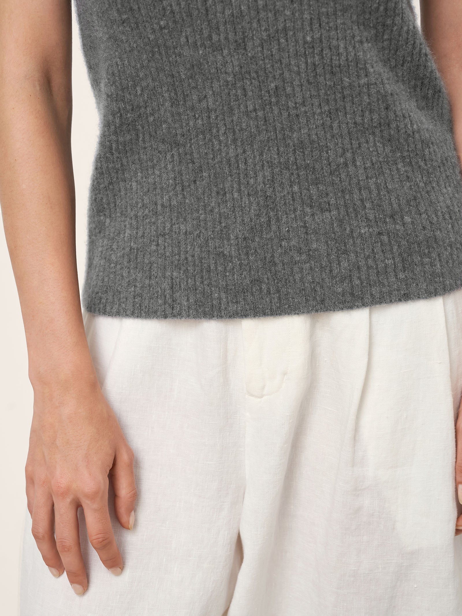 LINTICO 100% Mongolian Cashmere Versatile Crew Neck Tank Top VIVIANA — detail shot 6