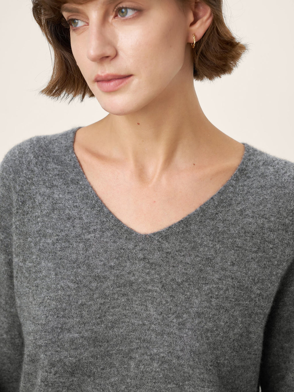 LINTICO Mongolian Cashmere & Mulberry Silk Seamless Ribbed Trim V-Neck Sweater TESSA — LINTICO branding close-up