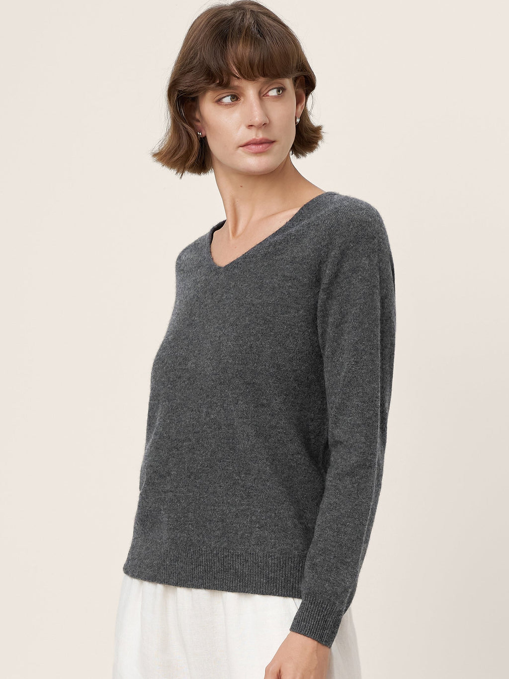 LINTICO Premium Cashmere Blend Hand-Finished Seamless V-Neck Sweater SURI — construction detail
