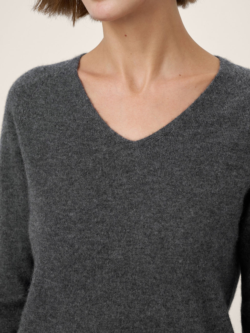 LINTICO Premium Cashmere Blend Hand-Finished Seamless V-Neck Sweater SURI — lifestyle worn / used context