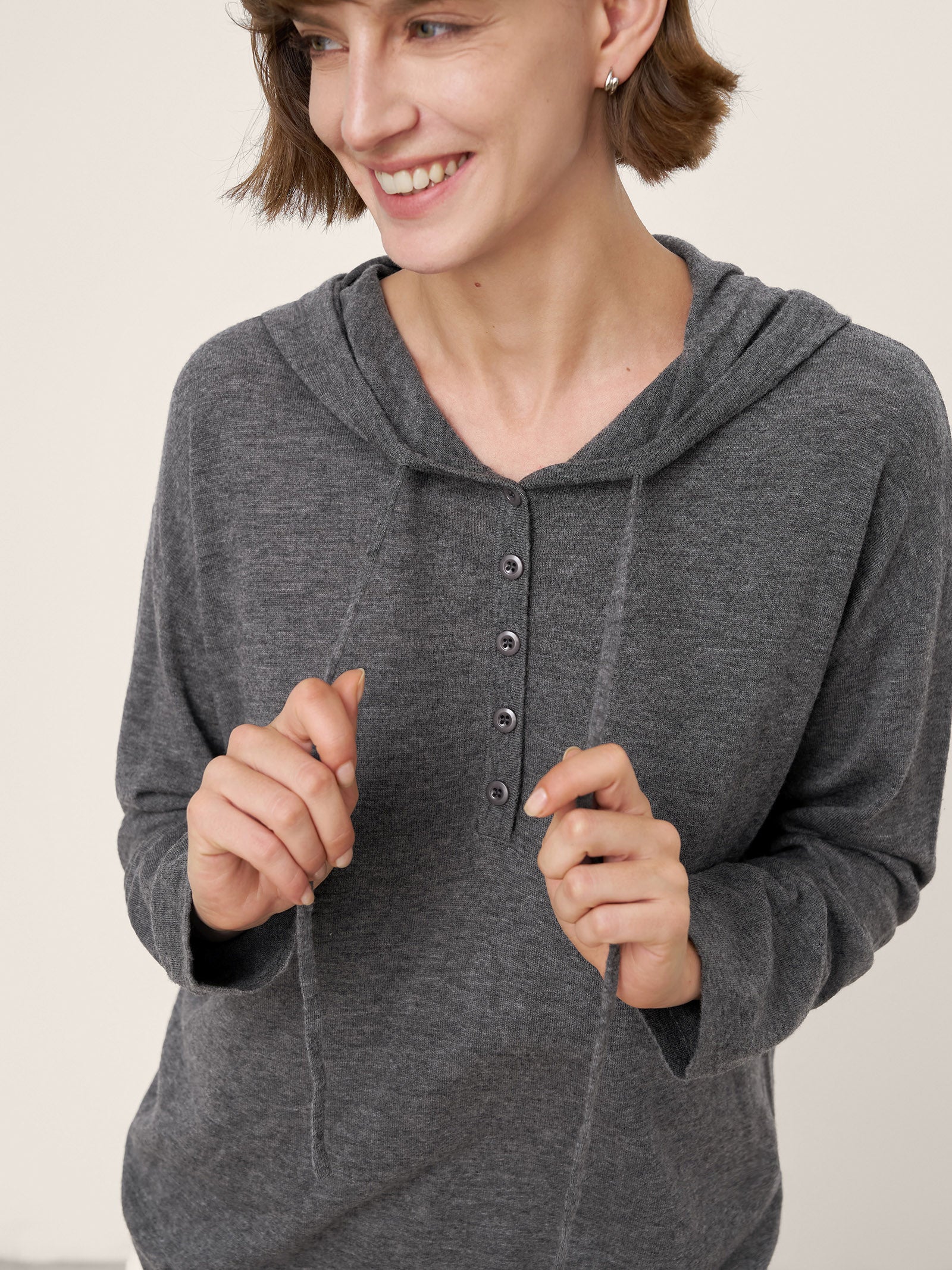 LINTICO 100% Extra-Fine Merino Wool Knit Hooded Sweatshirt SIA — detail shot 6