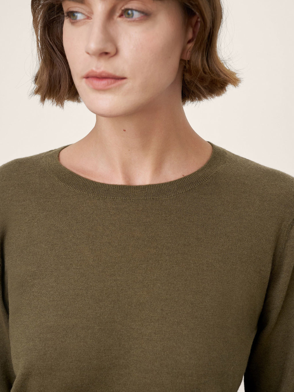 LINTICO 100% Extra-Fine Merino Wool Essential Crew Neck Knit Sweater BRIDGET — lifestyle worn / used context