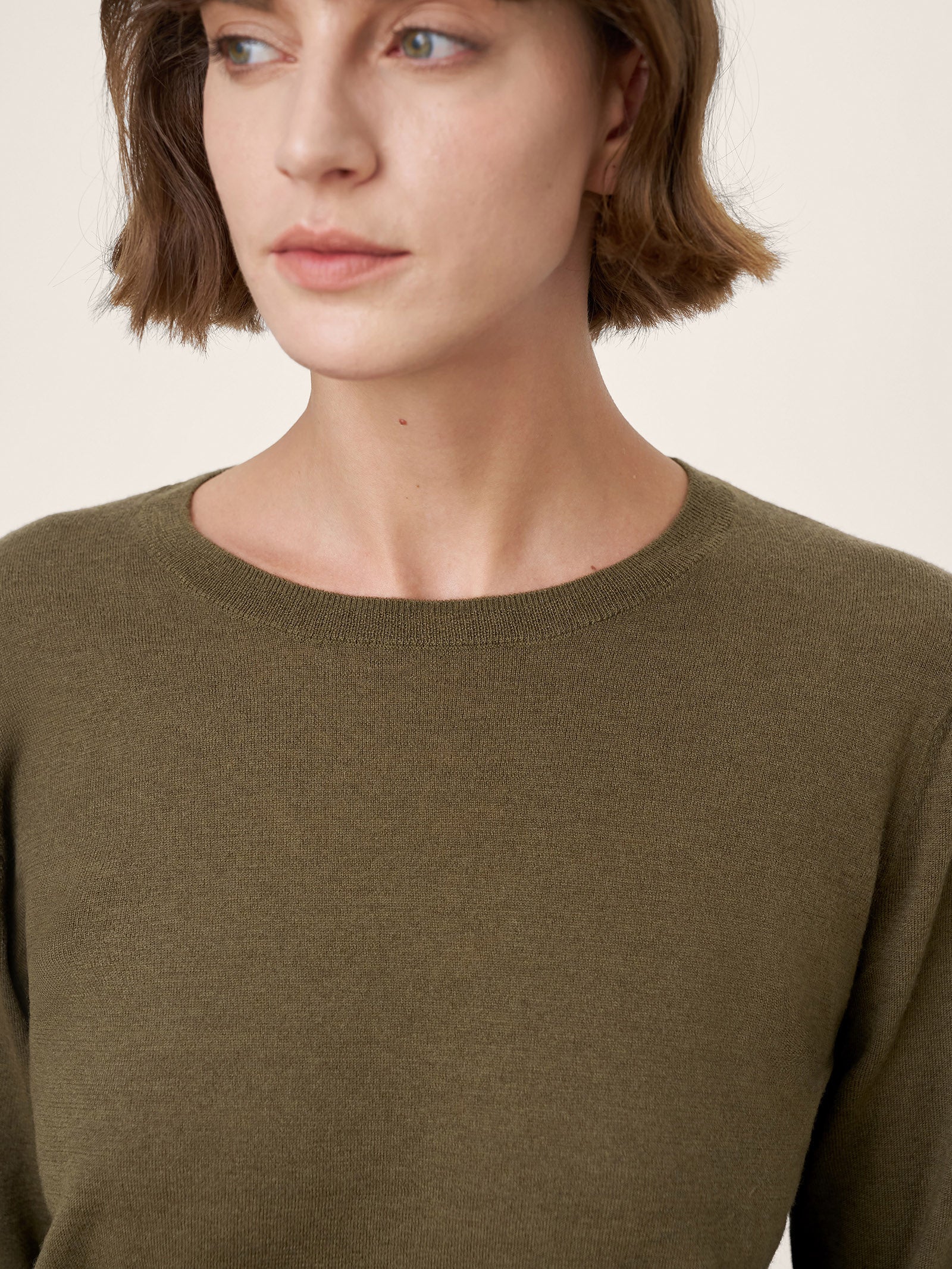 LINTICO 100% Extra-Fine Merino Wool Essential Crew Neck Knit Sweater BRIDGET — lifestyle worn / used context