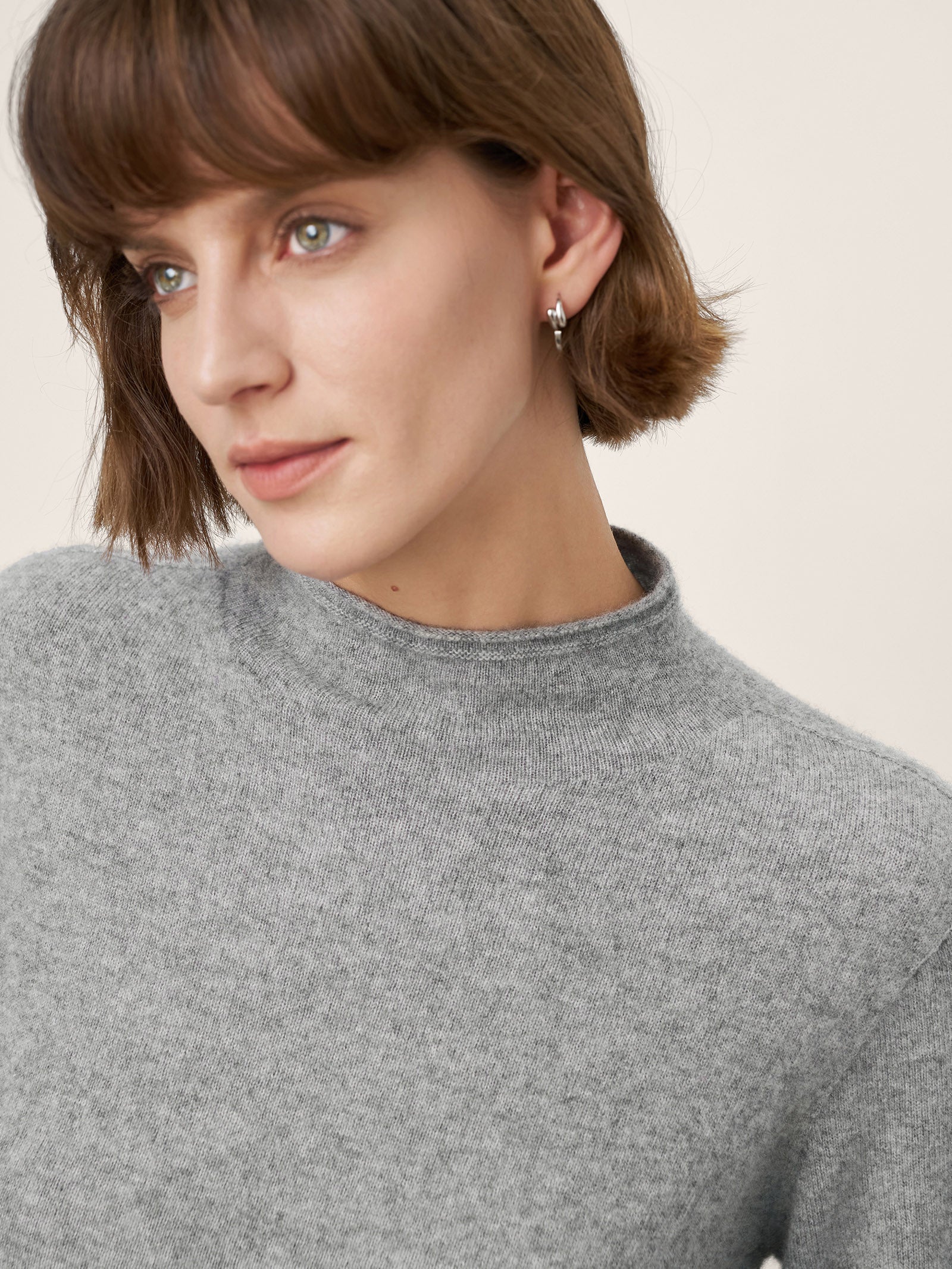LINTICO Premium Cashmere Blend Hand-Finished Seamless Mock Neck Lettuce Edge Sweater… — detail shot 6