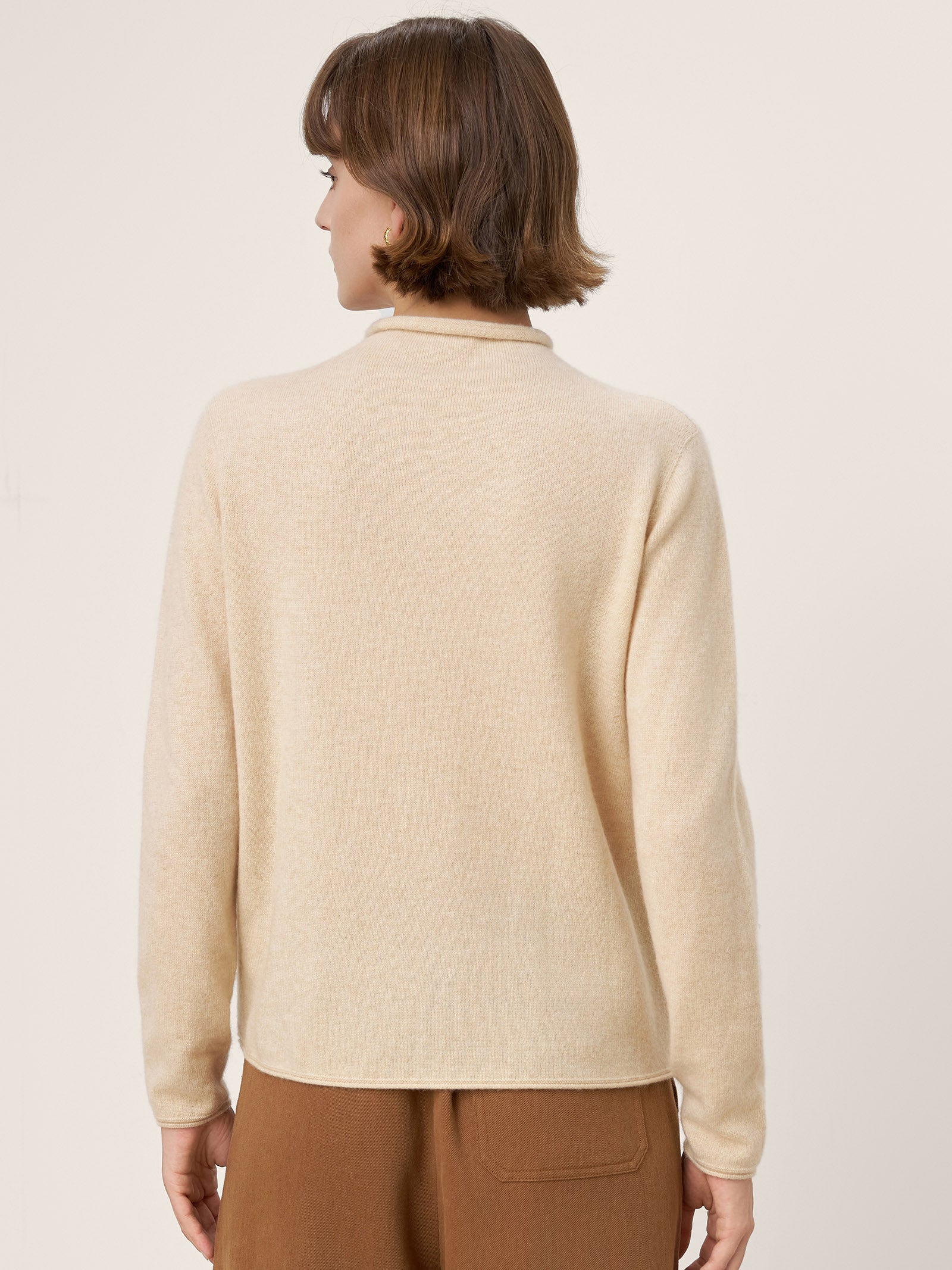 LINTICO Premium Cashmere Blend Hand-Finished Seamless Mock Neck Lettuce Edge Sweater… — detail shot 10