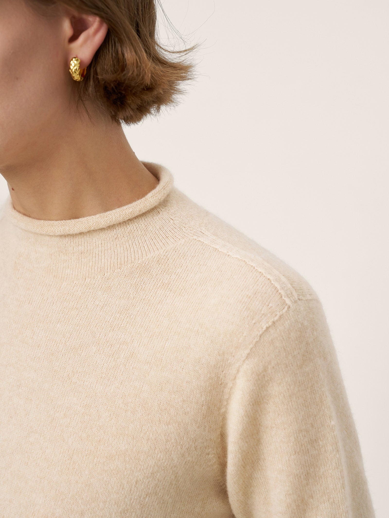 LINTICO Premium Cashmere Blend Hand-Finished Seamless Mock Neck Lettuce Edge Sweater ZELIE — feature highlight