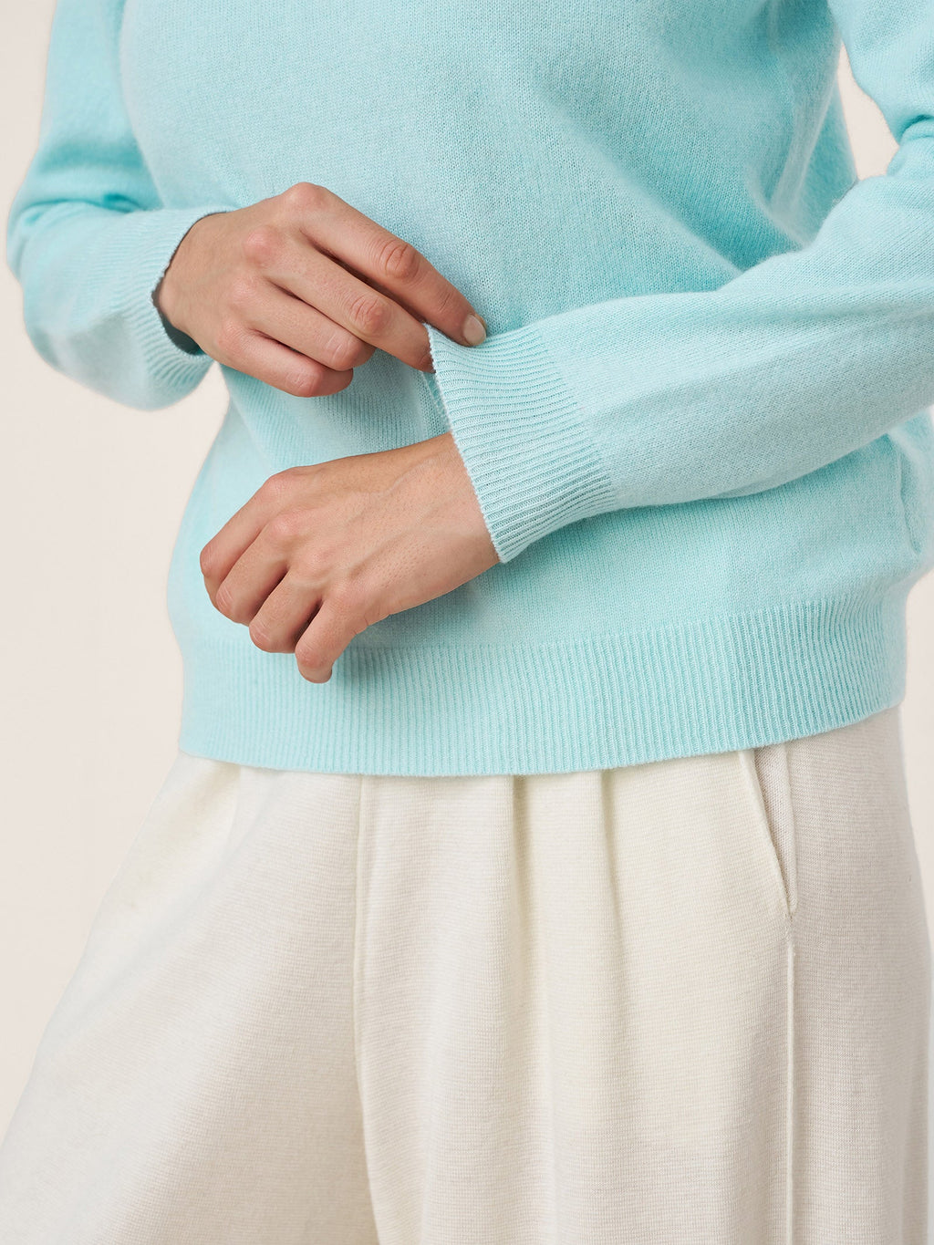 LINTICO Premium Cashmere Blend Hand-Finished Seamless Mock Neck Ribbed Sweater RHEA — detail shot 7