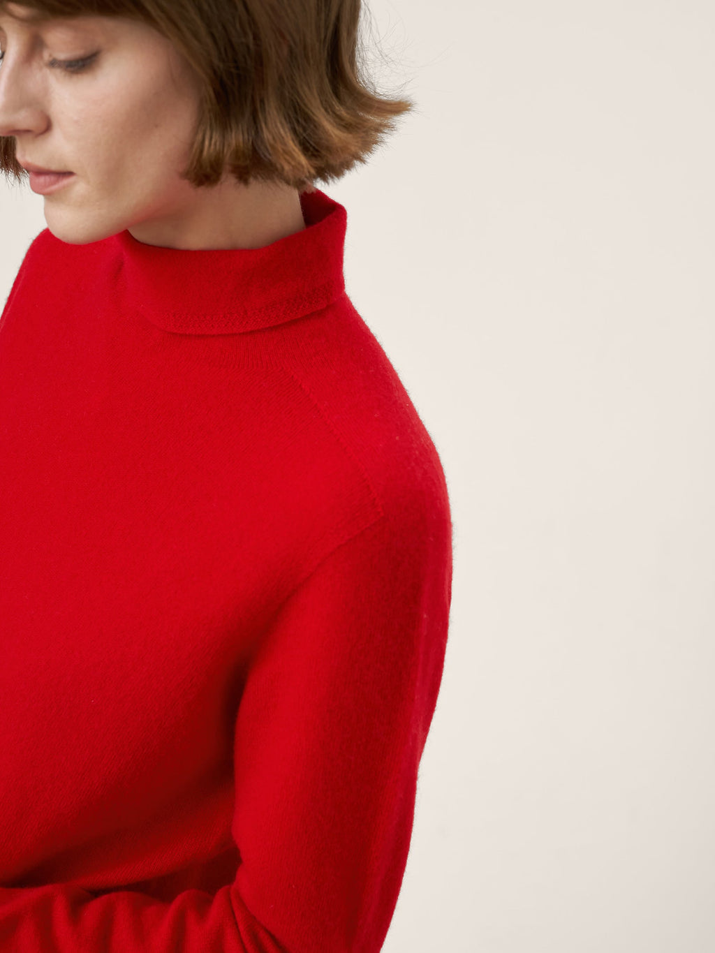 LINTICO Premium Cashmere Blend Hand-Finished Seamless Turtleneck Knit Top TOVE — detail shot 8
