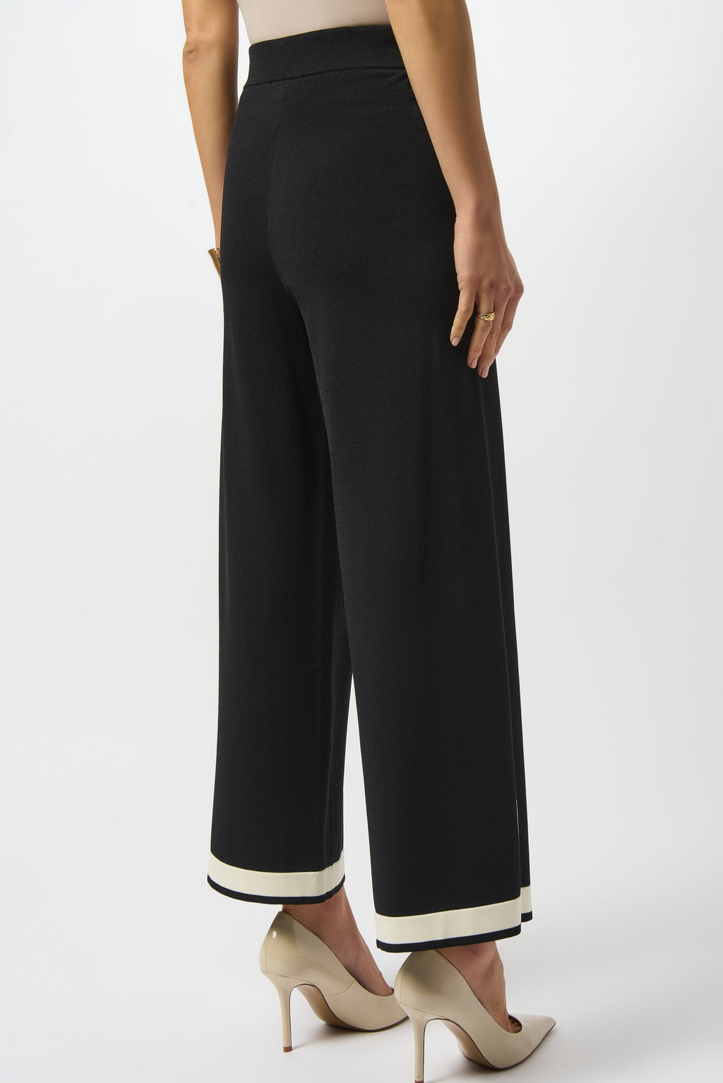 KADOU BOUTIQUE Van Black Pants - 253910 — detail close-up