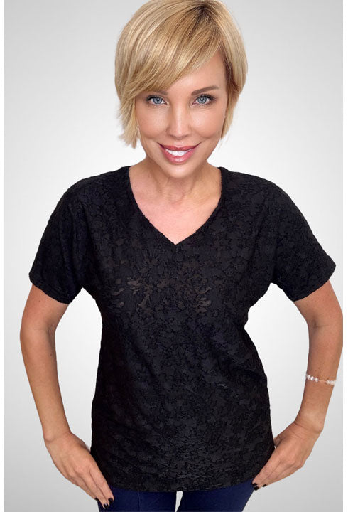 KADOU BOUTIQUE Textured Tee Top — detail close-up