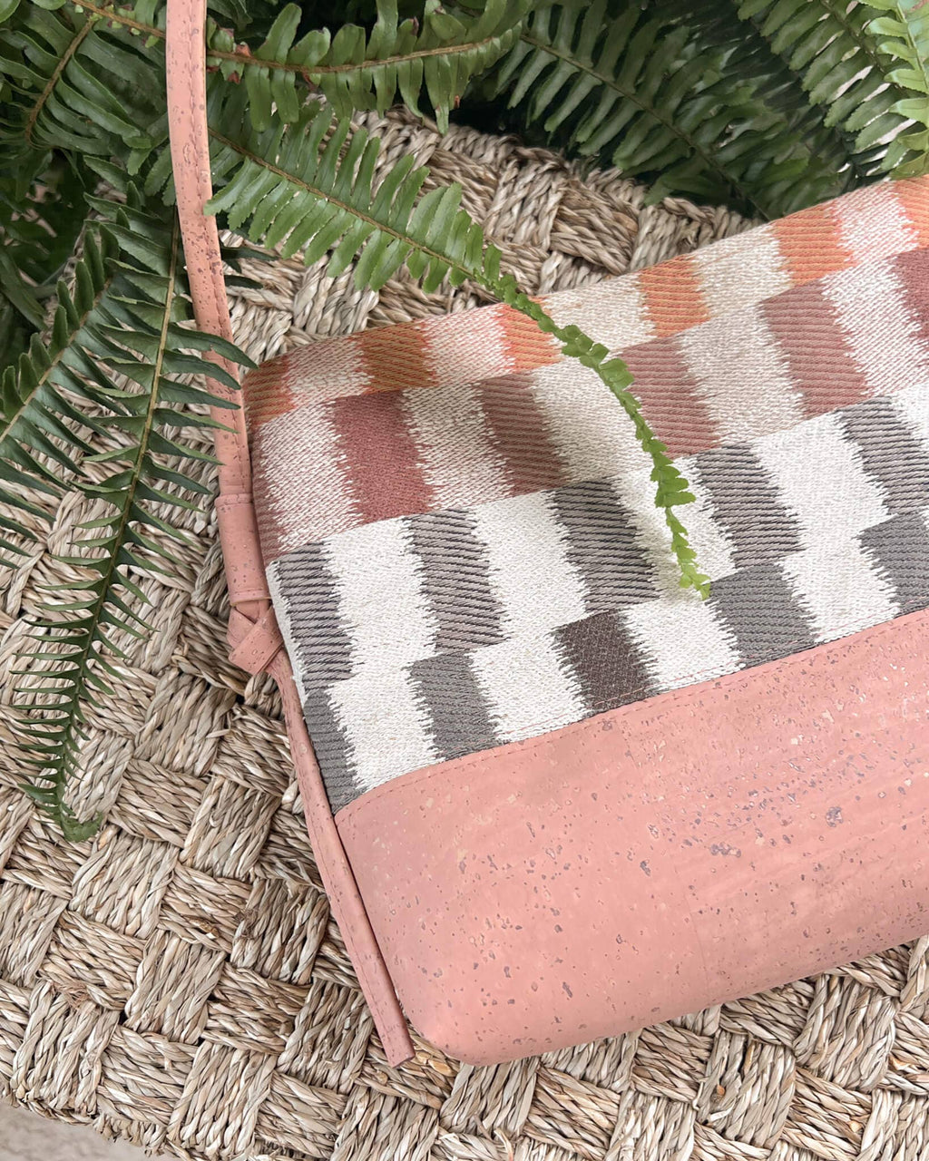 WONENA Yabisi Colibrí Crossbody - Adoquines & Guava — artisanal handbags & clutches category context