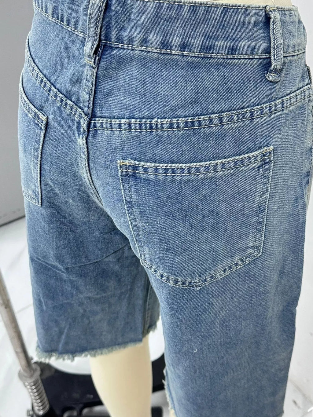 Frayed Hem Relaxed Fit Denim Shorts