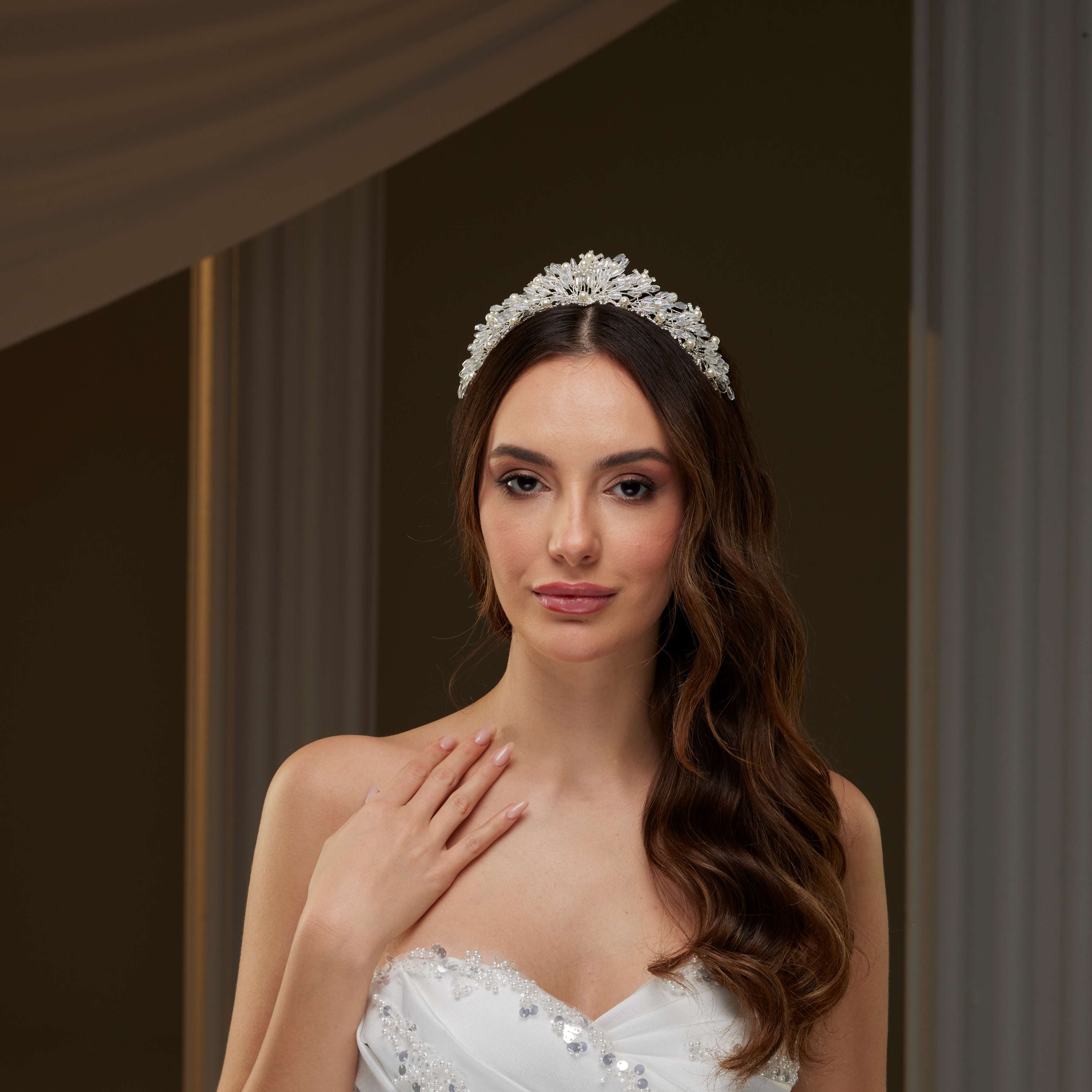 Elegant Crystal & Pearl Tiara – Bridal Port