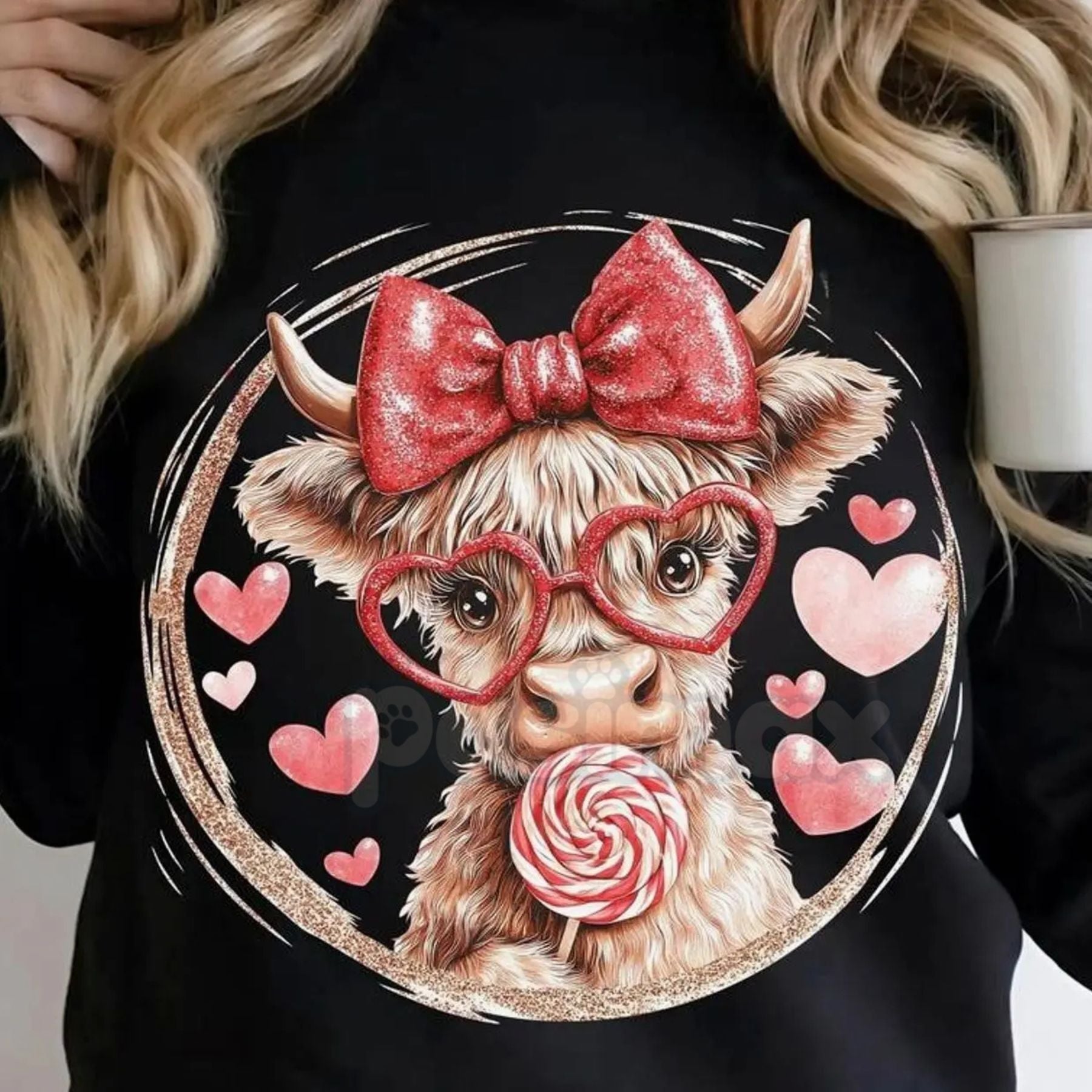 Pasimax Retro Valentine Highland Cow Sweatshirt | Vintage Aesthetic V-Day Crewneck | Cute Fluffy Cow Heart Jumper | Western V