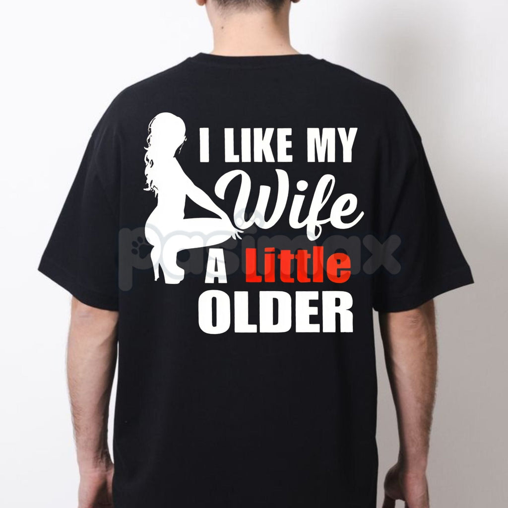 Pasimax "I Like My Wife A Little Older" Print Men's T-shirt - Funny Husband Slogan Tee, Relatable Relationship Humor, Appreci