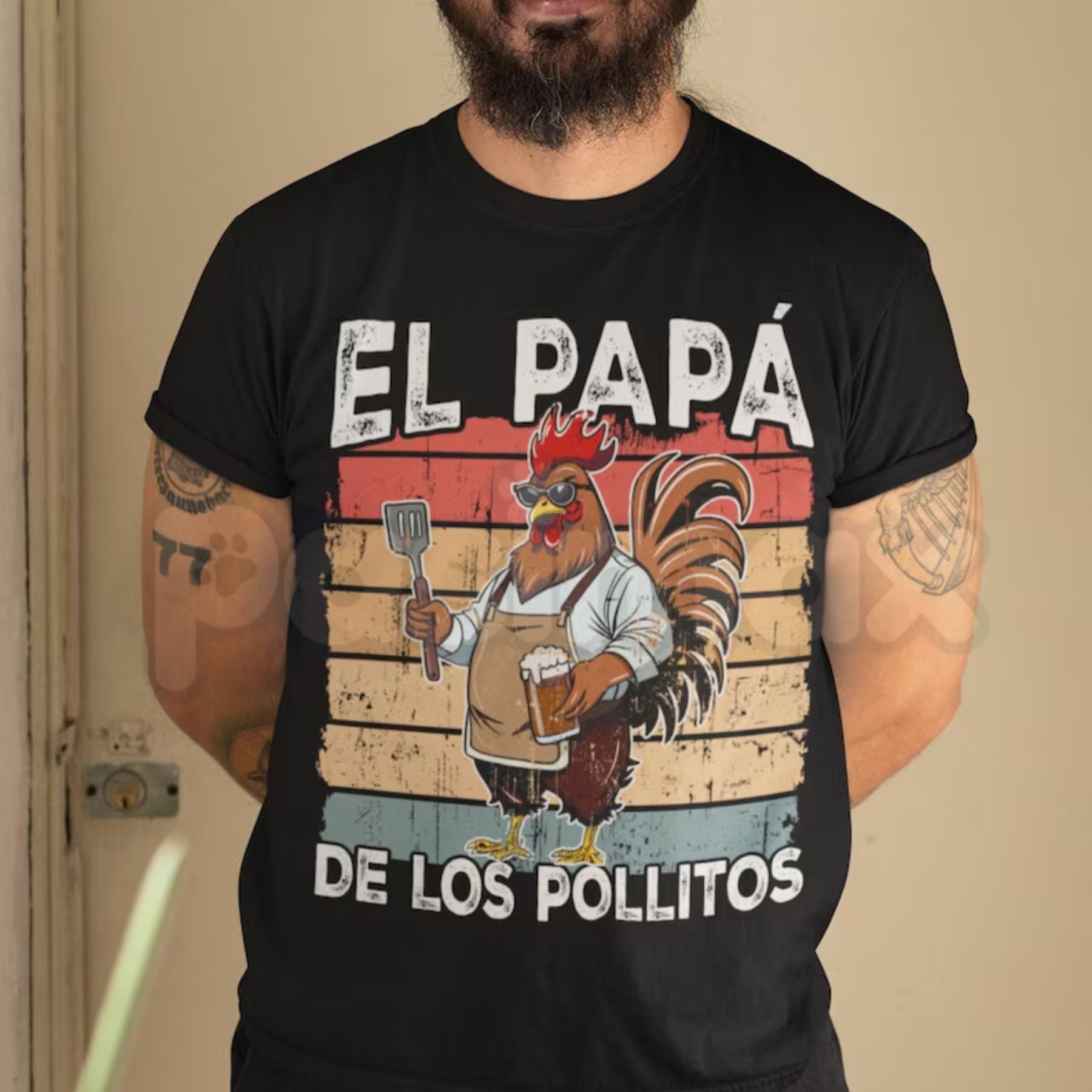 Funny "El Papa De Los Pollitos" T-Shirt – Spanish Día del Padre Latino Dad Novelty Quote Graphic Tee