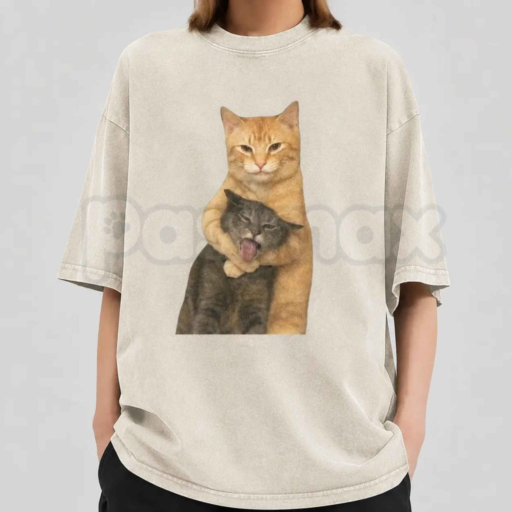 Cat Quarrel Moment T-Shirt – Retro Funny Feline Standoff Graphic Tee, Vintage Washed Lightweight Cotton Unisex Streetwear Top
