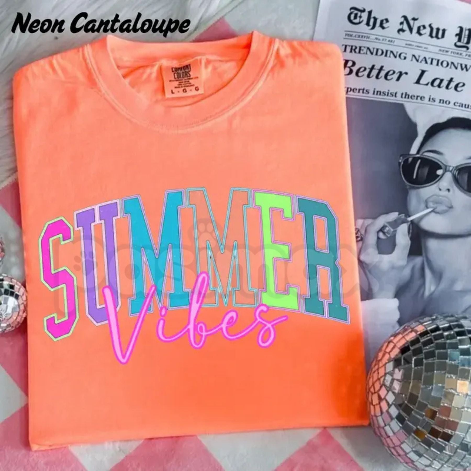 Comfort Colors® Vintage Summer Vibes T-Shirt – Retro Sunset Beach Graphic Tee, Aesthetic 70s Distressed California Top, Cute Sunshine Vacation Gift