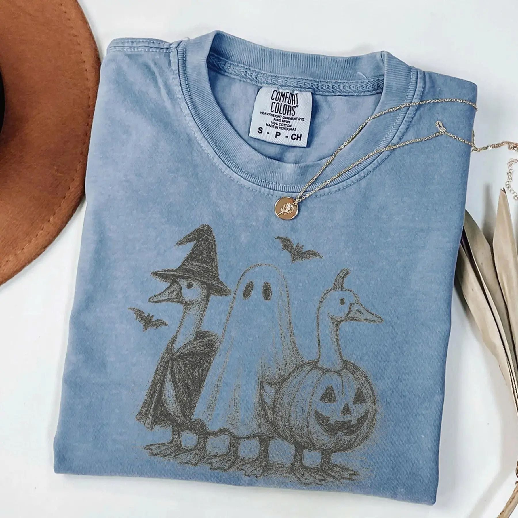 Pasimax Comfort Colors Goose Halloween Shirt — detail close-up