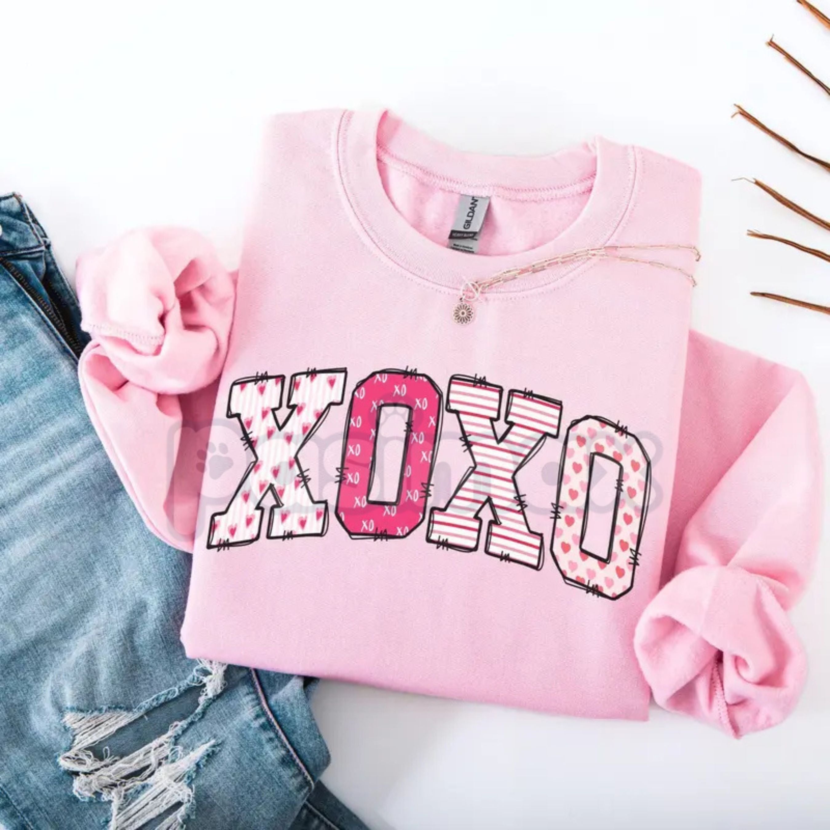 Pasimax Preppy Valentines Day Sweatshirt | XOXO Sweater | Women's Retro Valentine Crewneck | Aesthetic Preppy Valentine Outfi