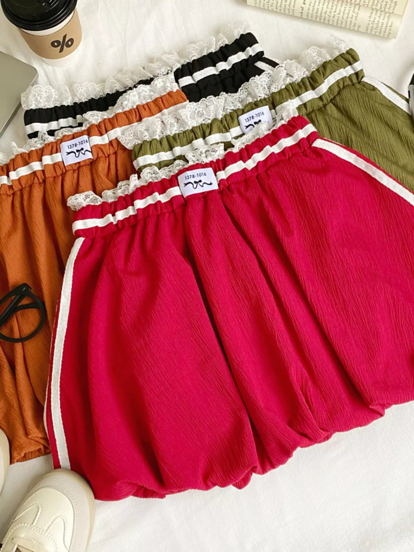 Lace Trim Elastic Waist Mini Skirt