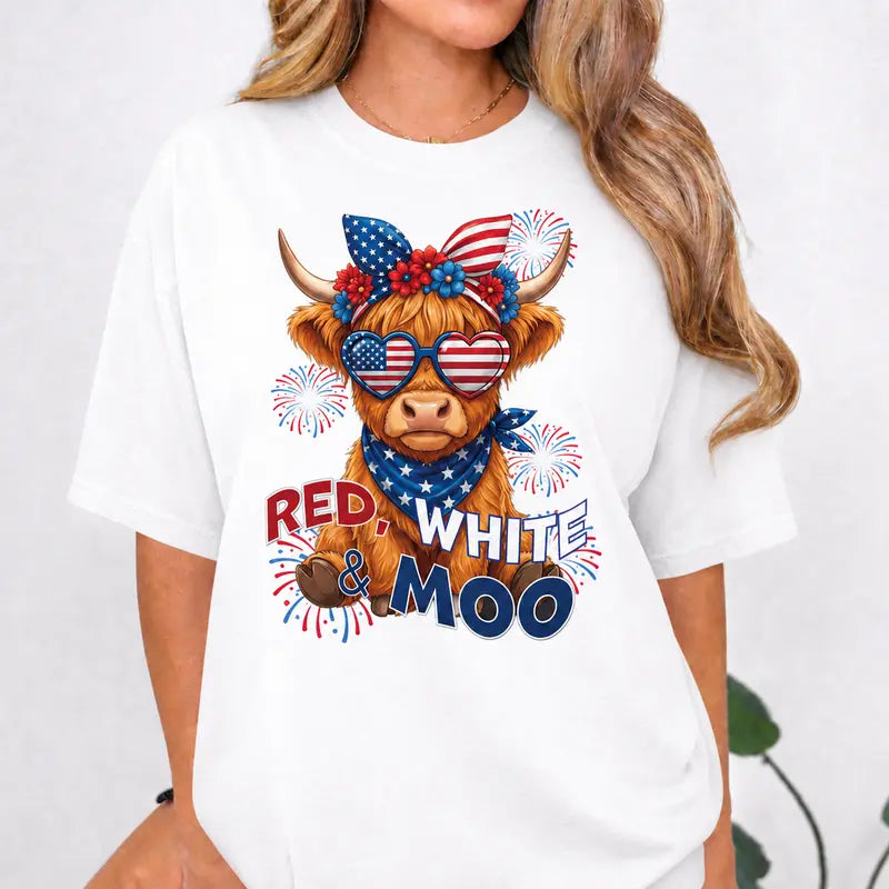 "Red White & Moo" Highland Cow T-Shirt – Funny 4th of July Patriotic Farmhouse Unisex Graphic Tee